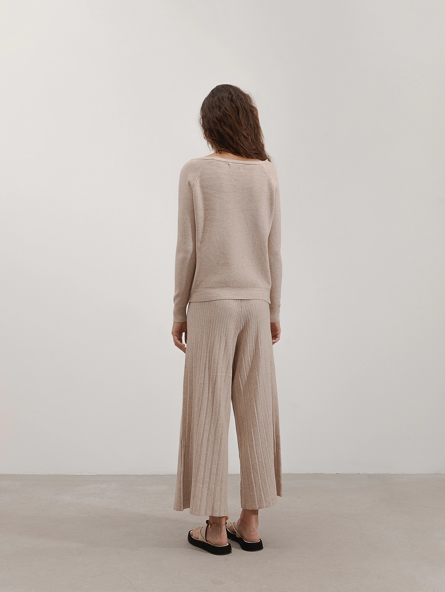 Джемпер вязаный на пуговицах с рукавом реглан и брюки - кюлоты