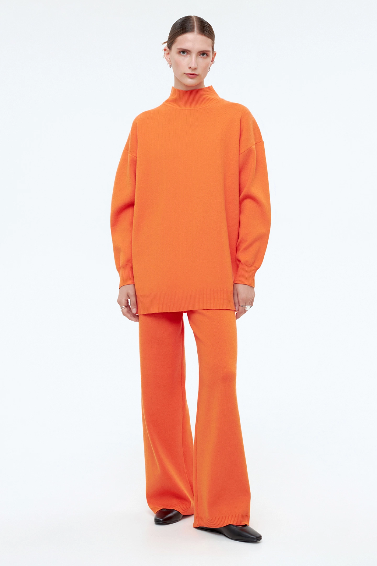 Straight knitted pants