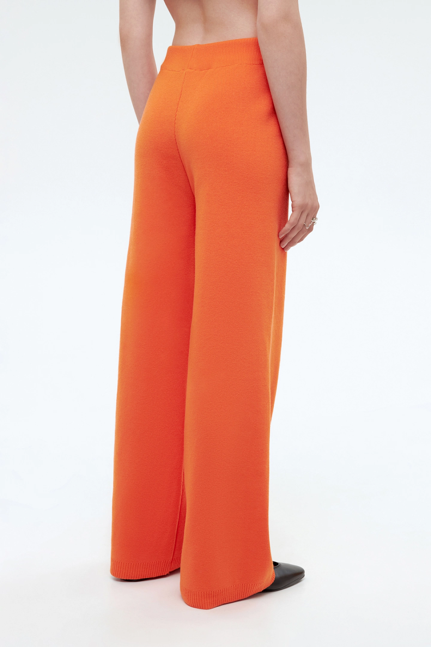 Straight knitted pants