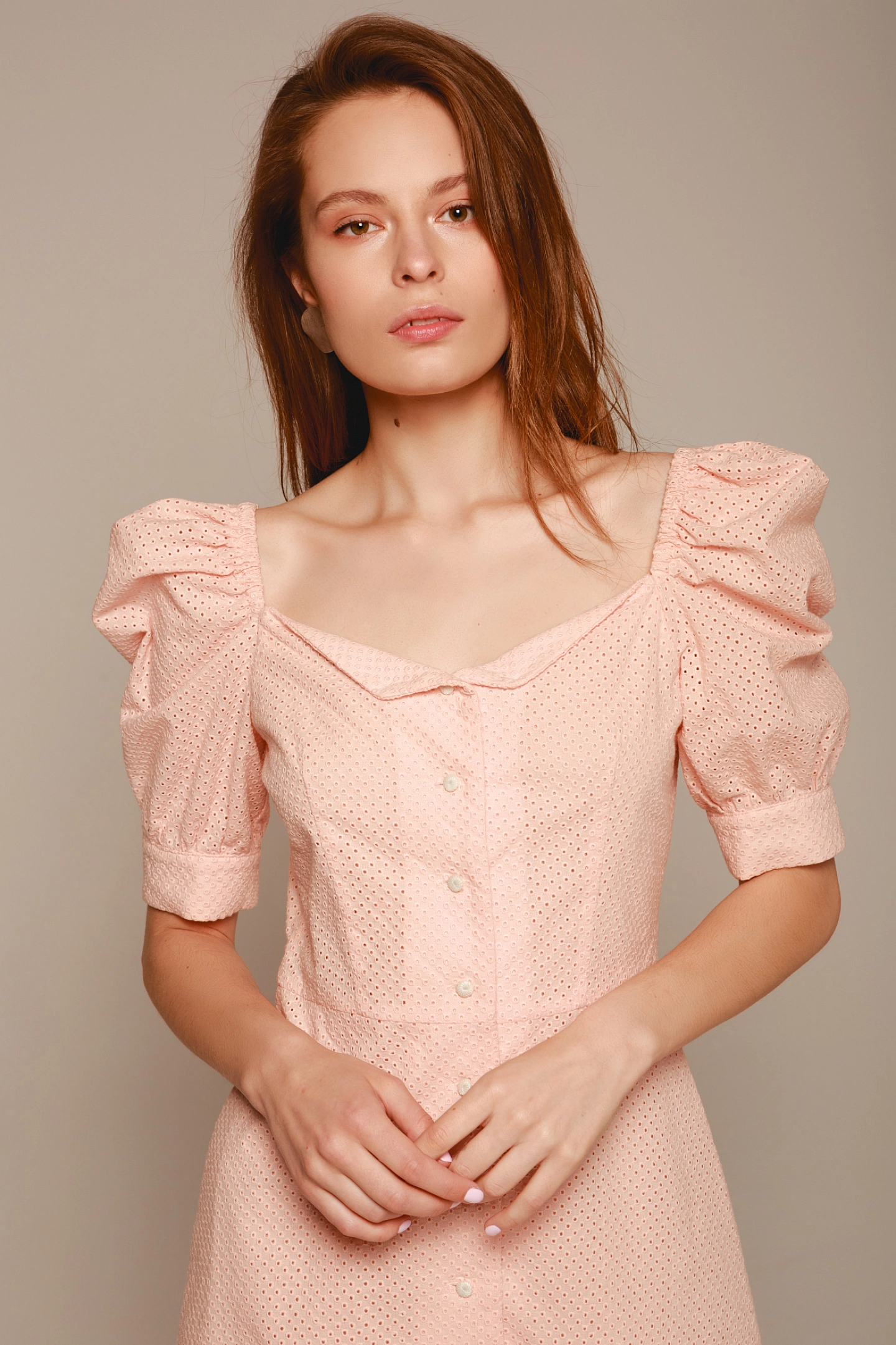 Платье  с объемным рукавом мини