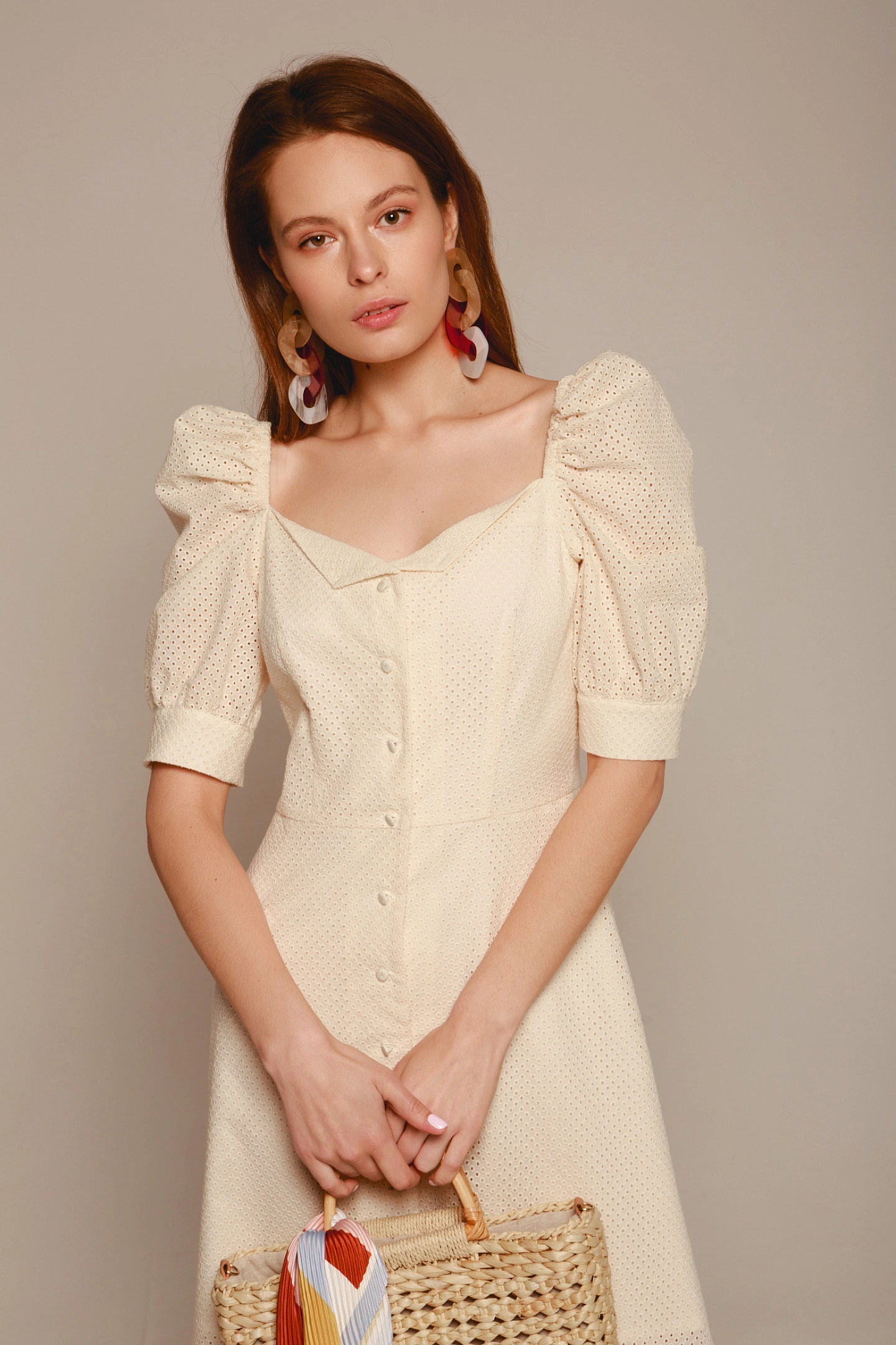 Платье с объемным рукавом макси