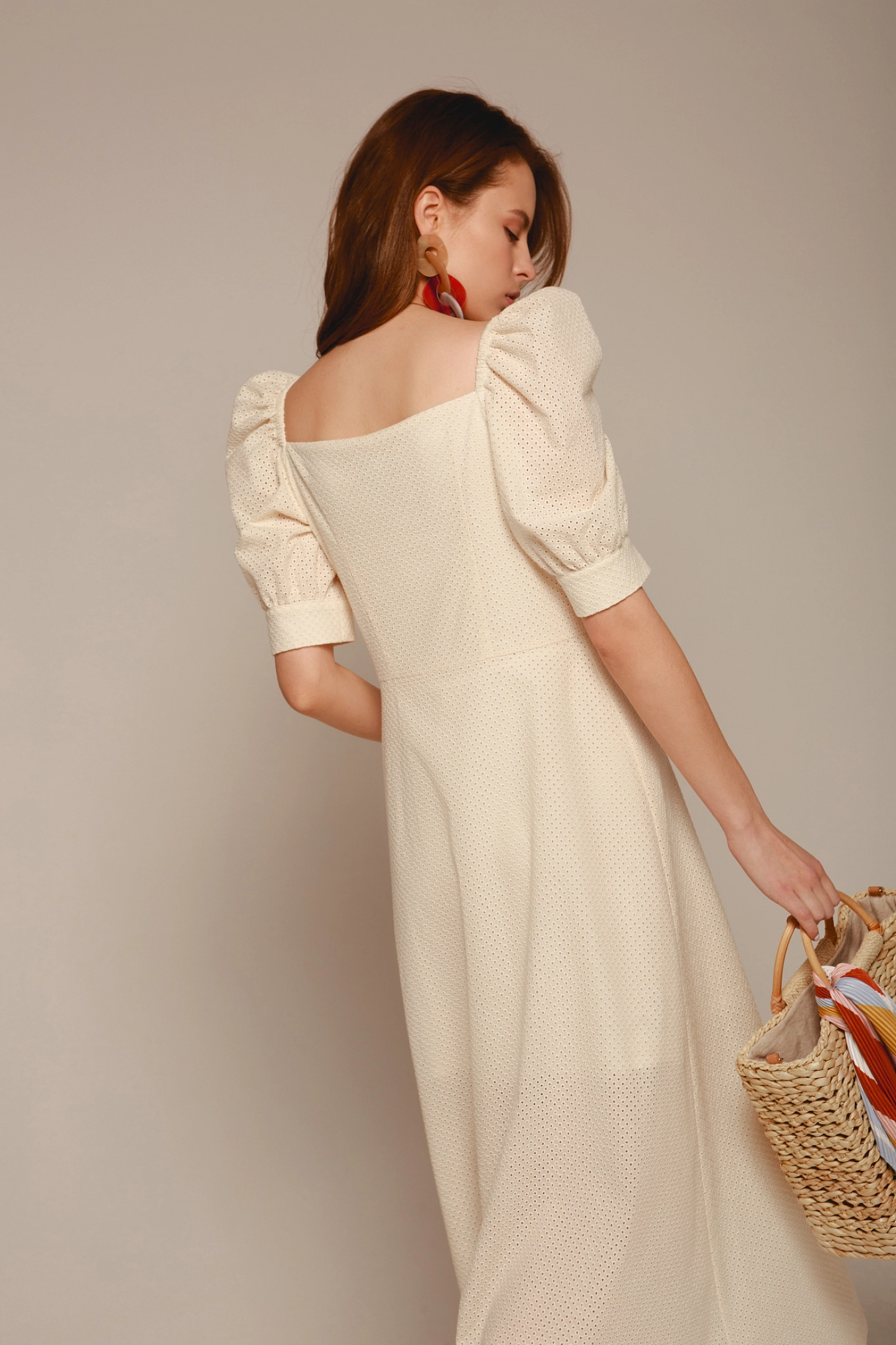 Платье с объемным рукавом макси