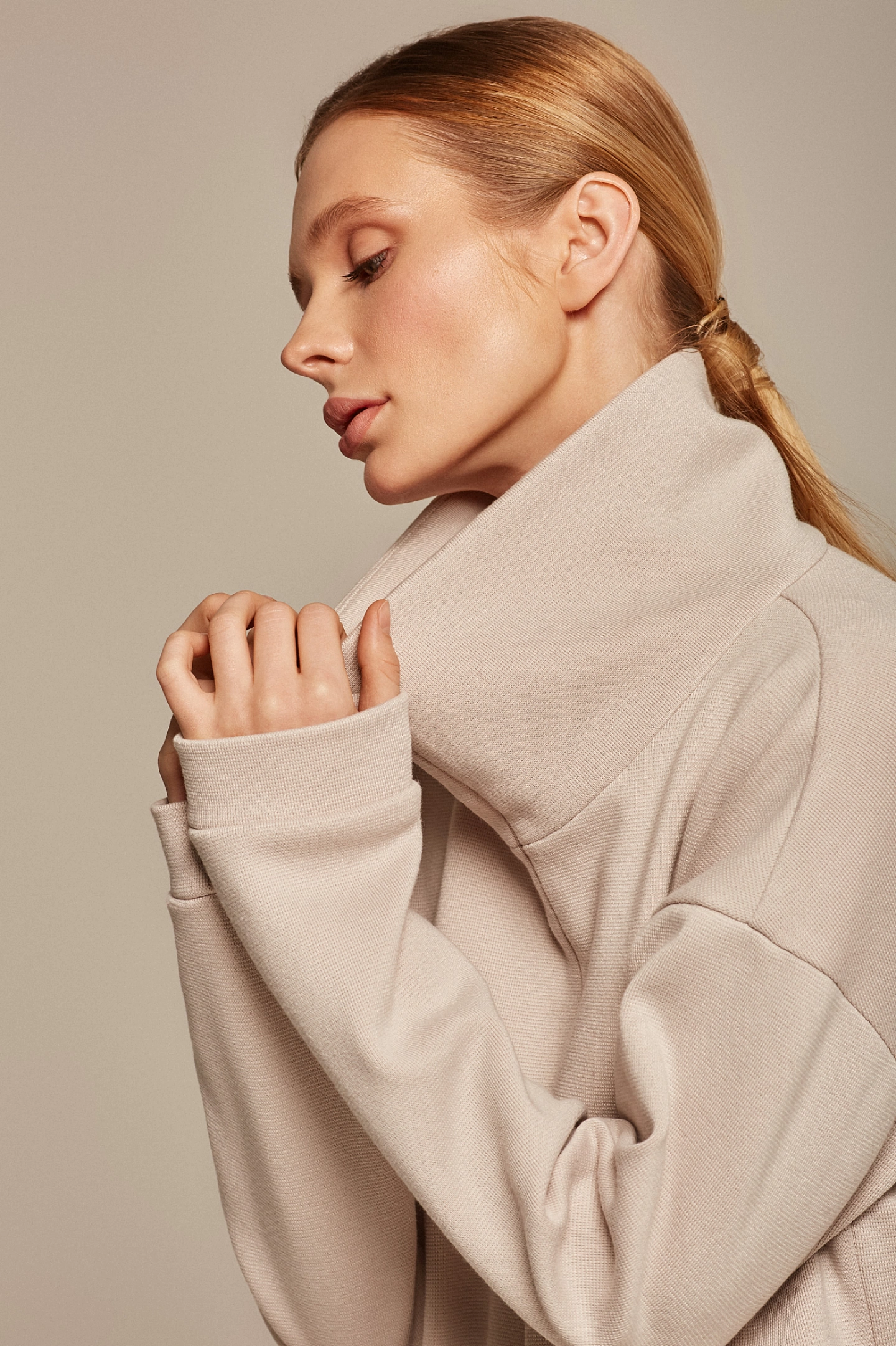 Свитшот с воротником апаш