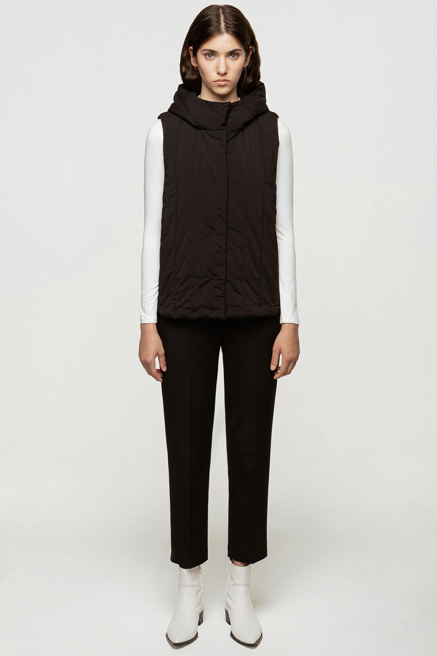 Жилет стёганый с капюшоном