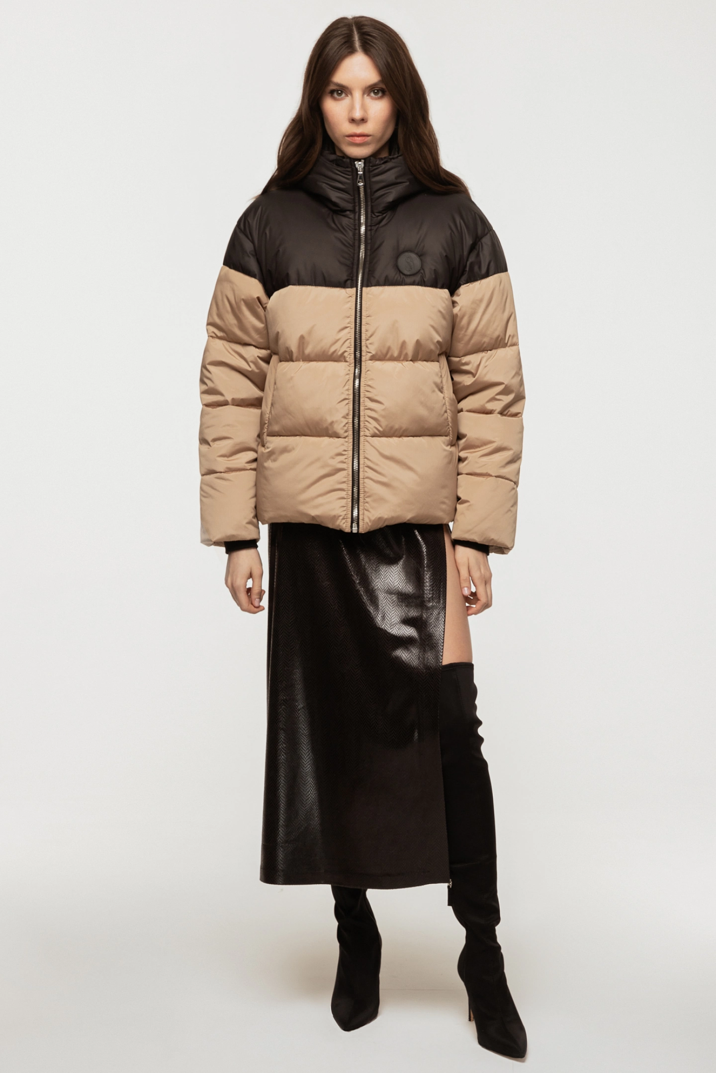 Пуховик на молнии двухцветный