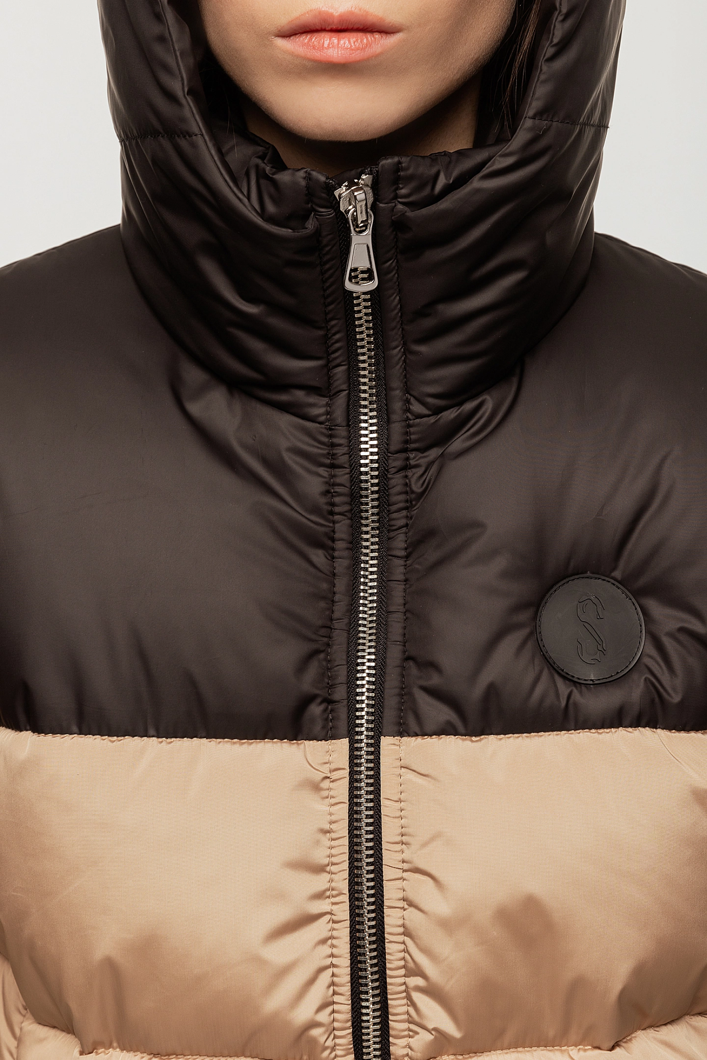 Пуховик на молнии двухцветный