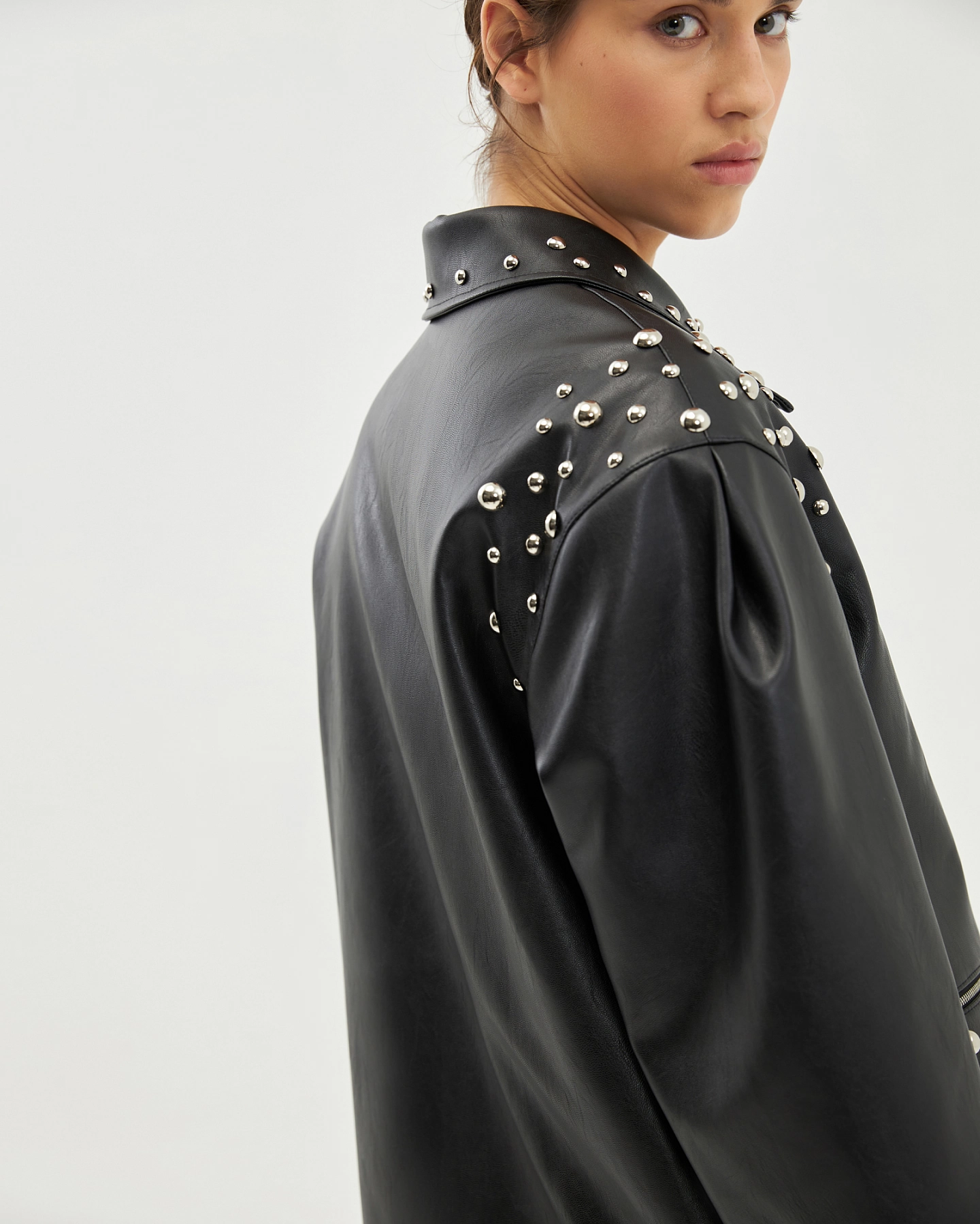 Куртка утеплённая с клёпками