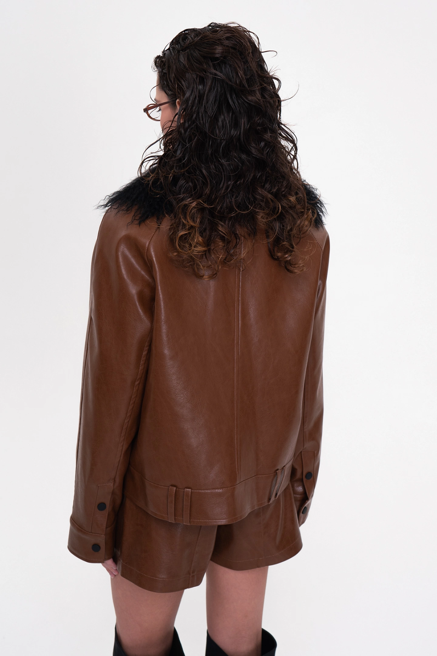 Aviator jacket with removable fur collar