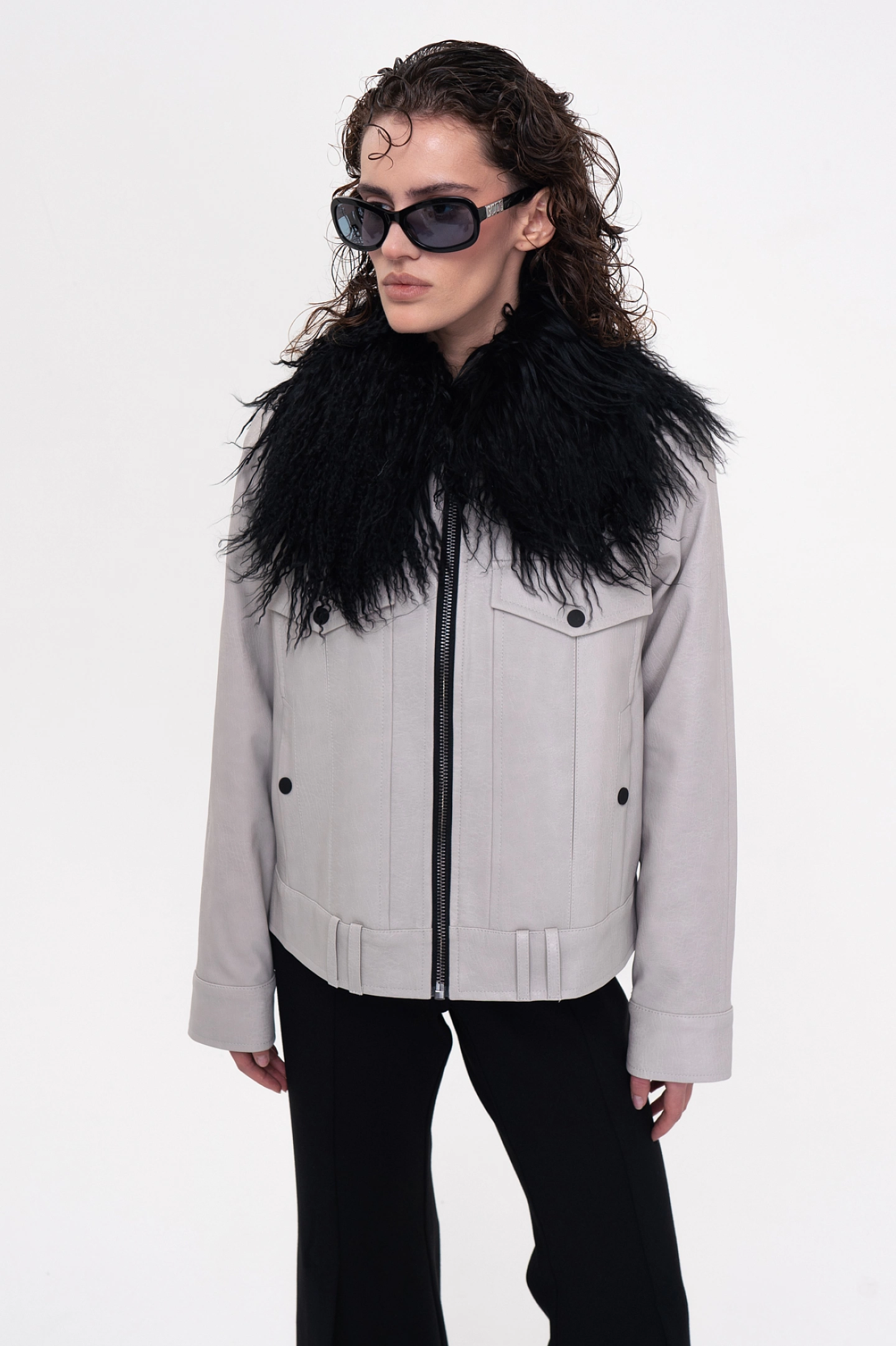 Aviator jacket with removable fur collar