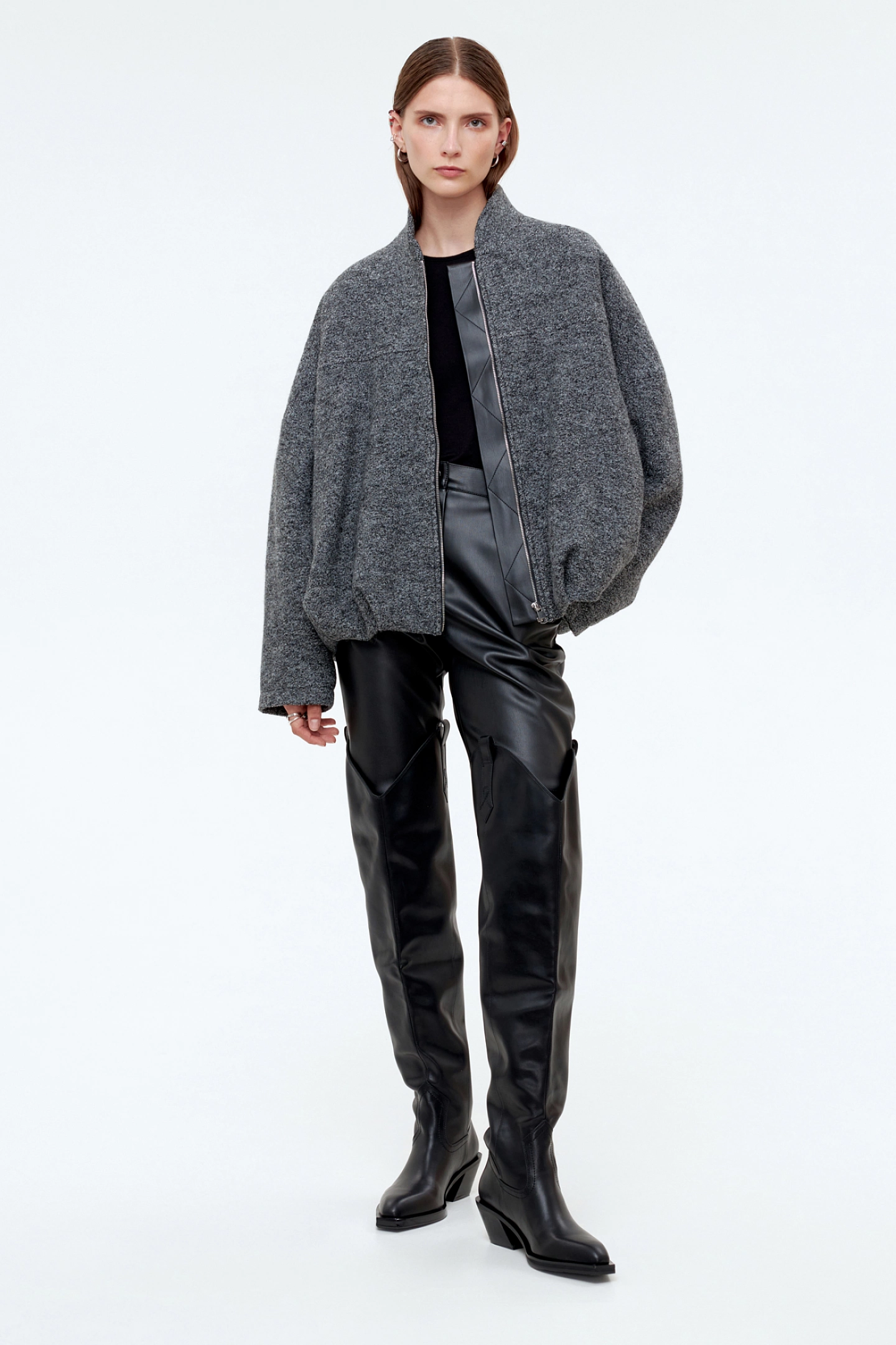 Бомбер объемный из пальтовой ткани