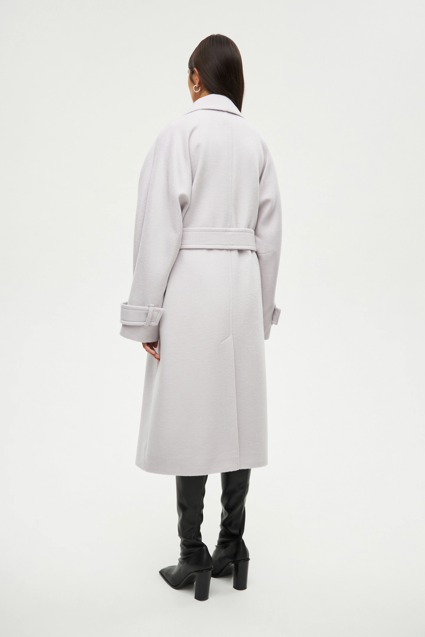 One-piece sleeve coat