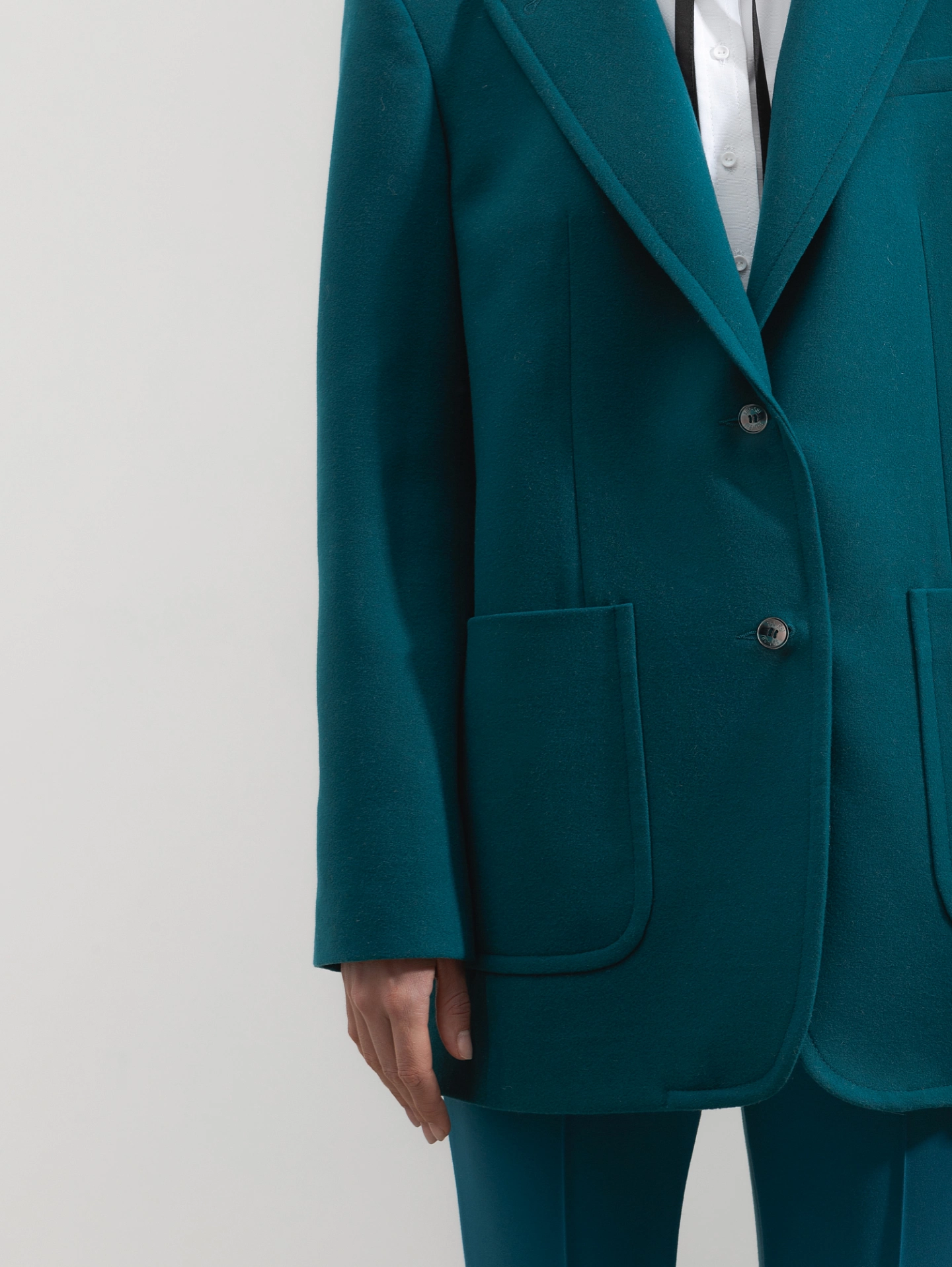 Пальто - жакет с накладными карманами