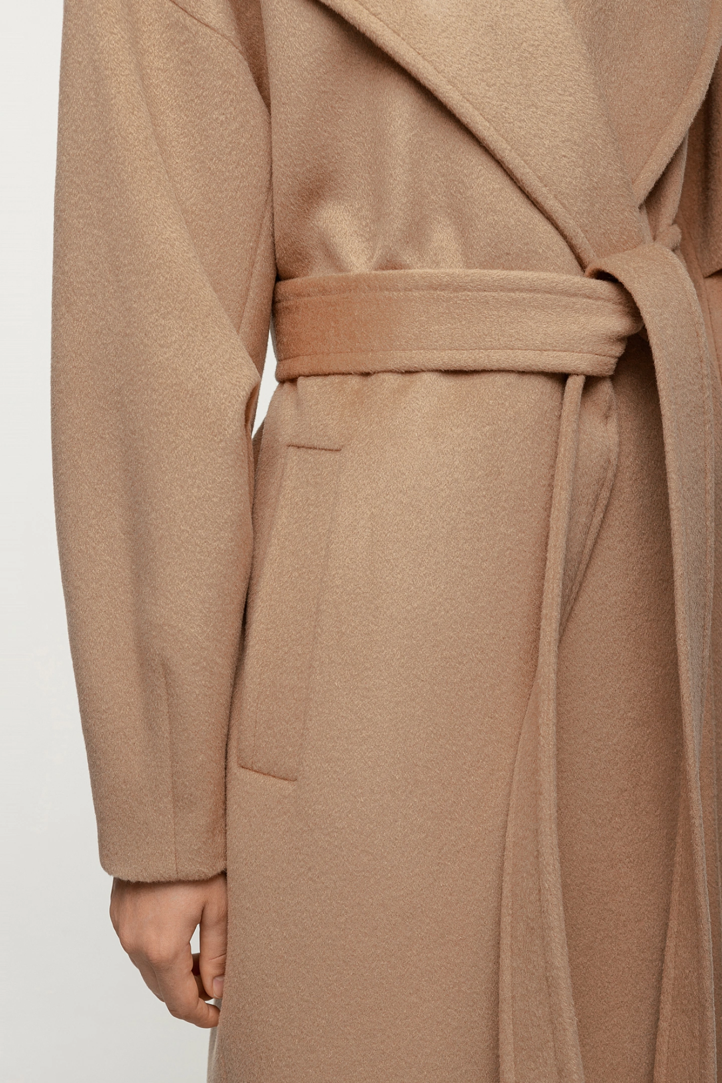 Пальто с широким воротником