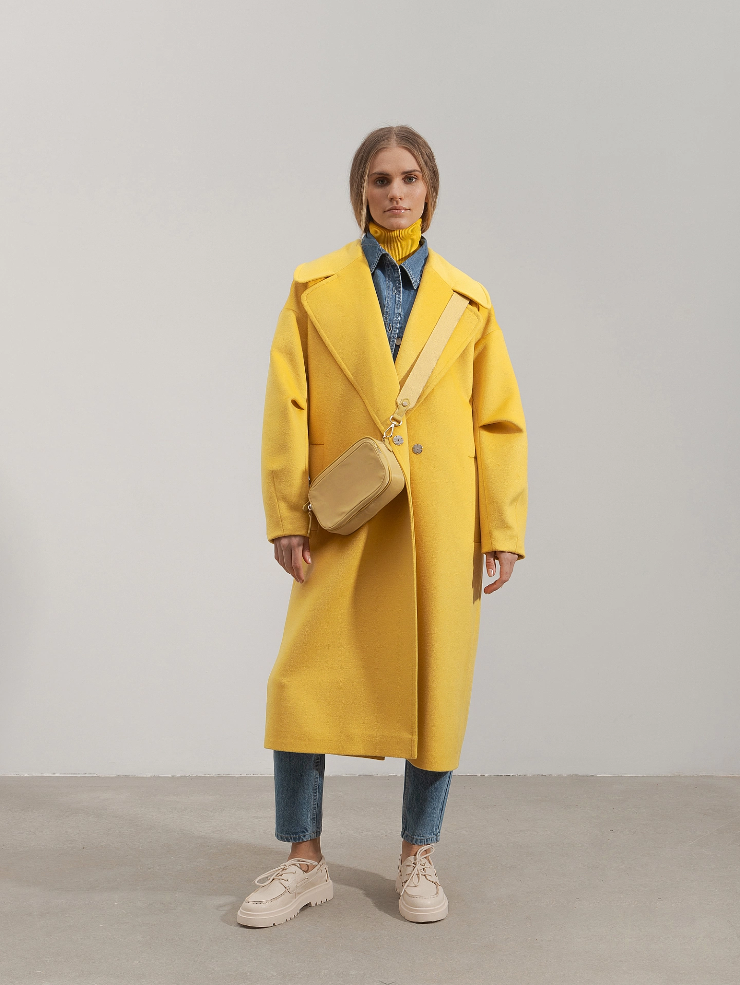 Пальто с широким воротником