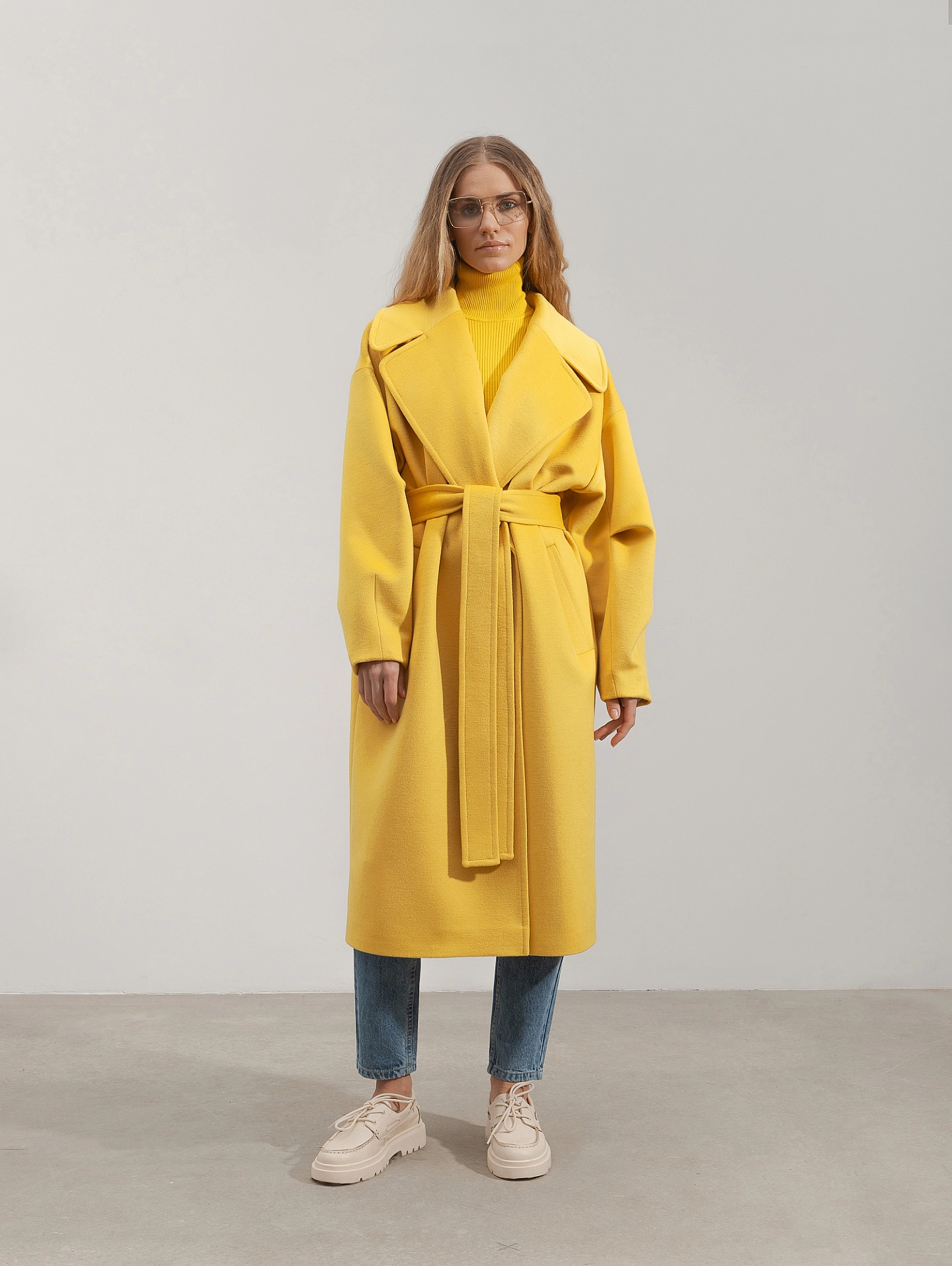 Пальто с широким воротником