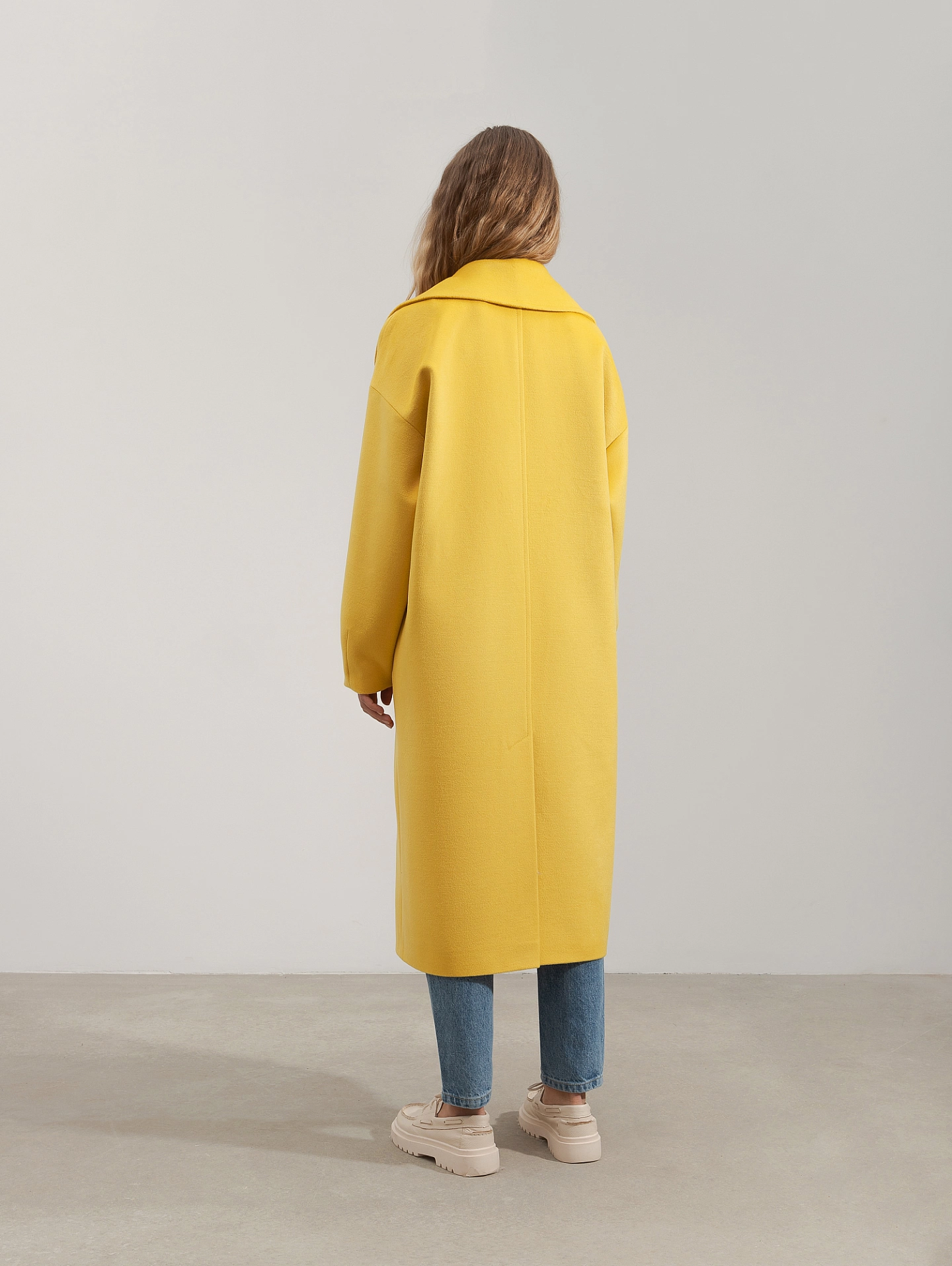 Пальто с широким воротником