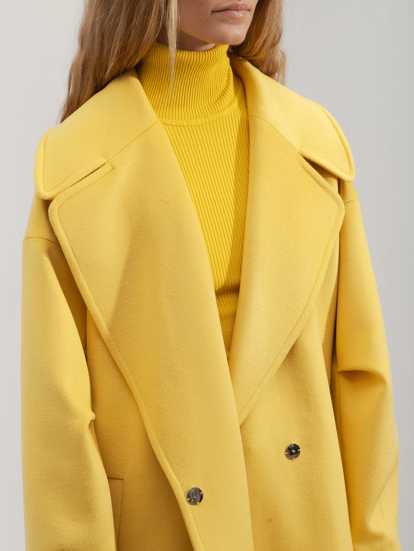 Пальто с широким воротником