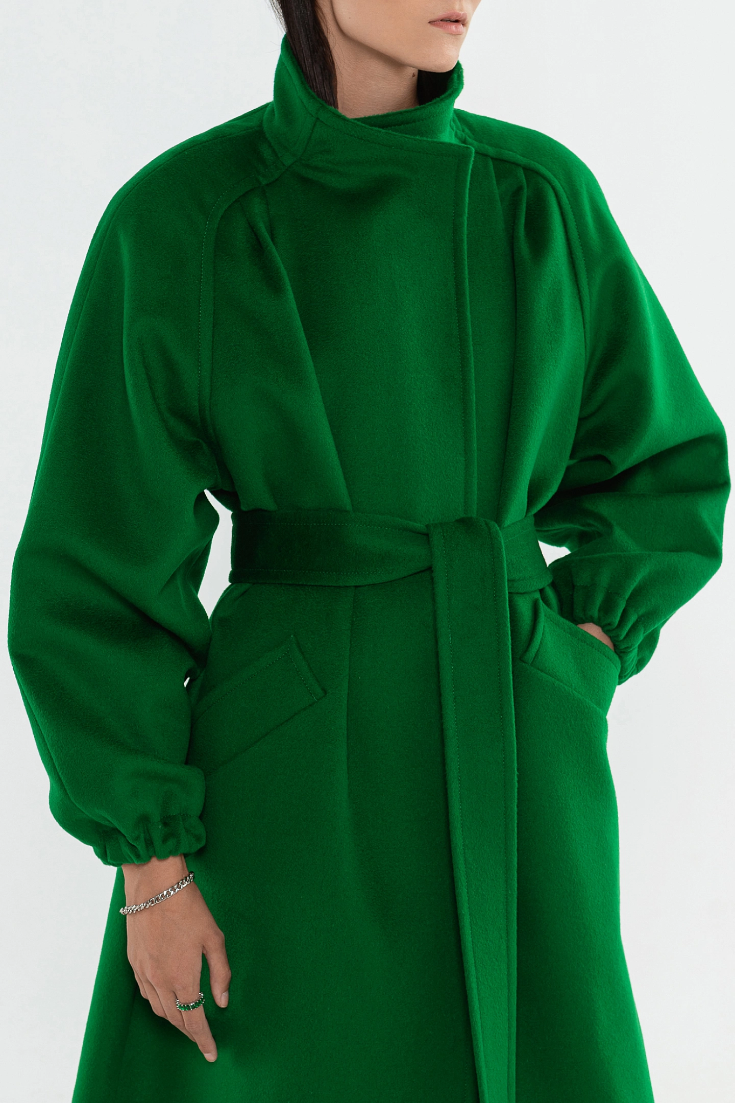 Пальто с гипер плечами