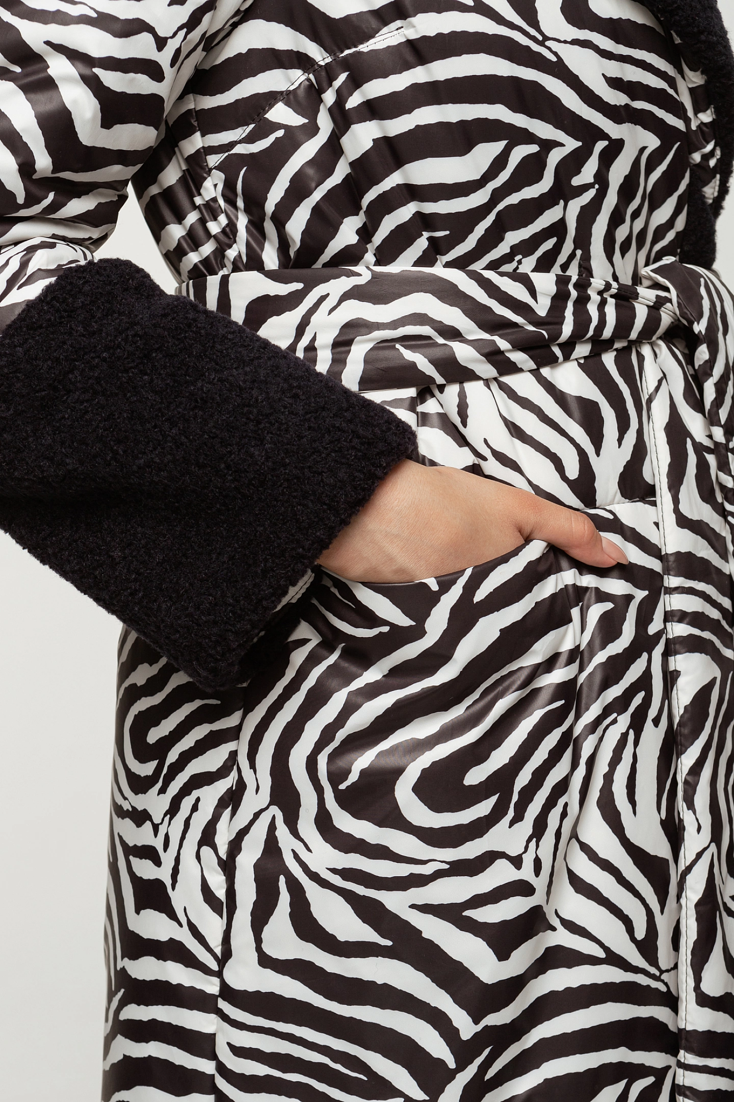 Пальто утеплённое с меховой отделкой