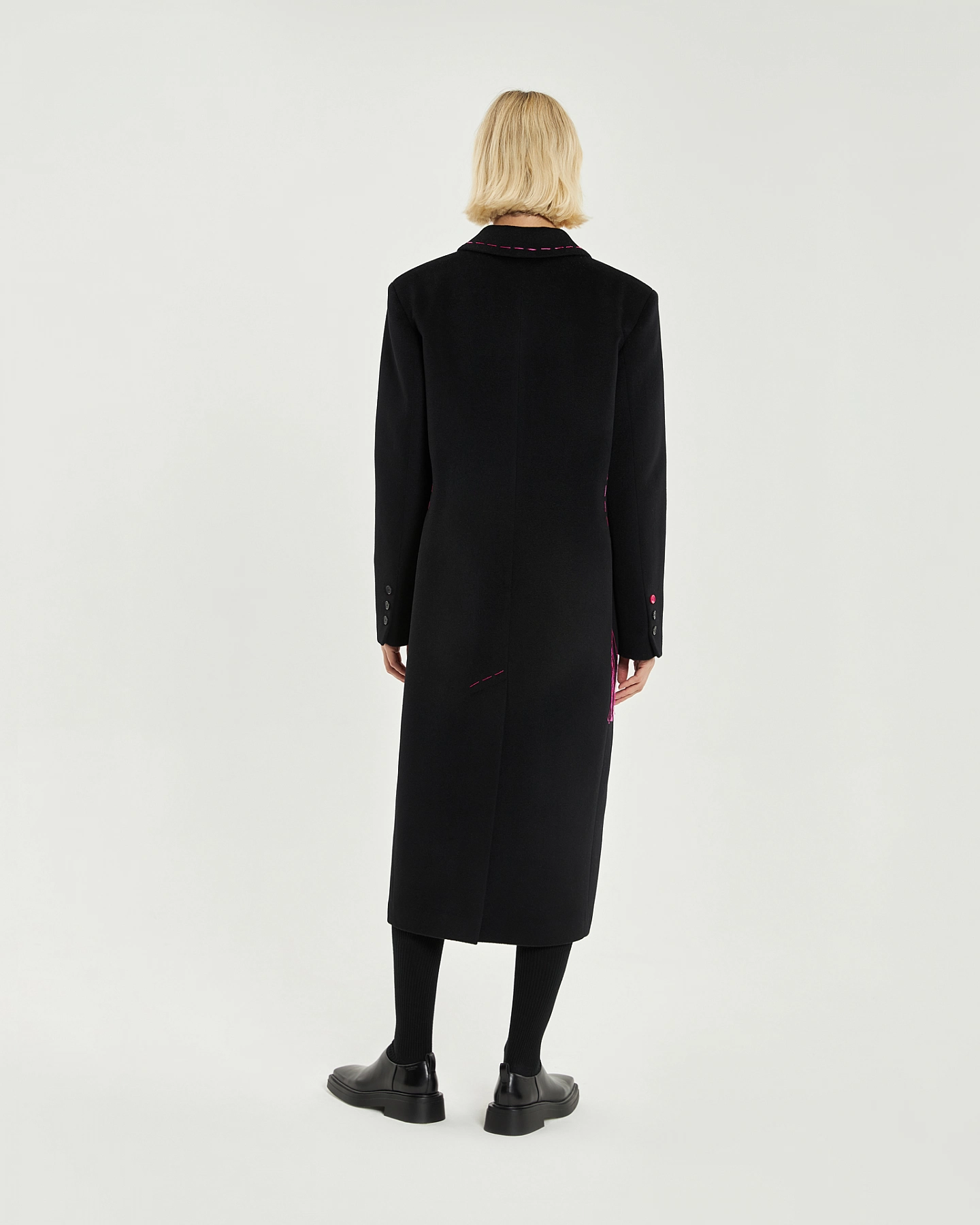 Coat with cutouts at the waist