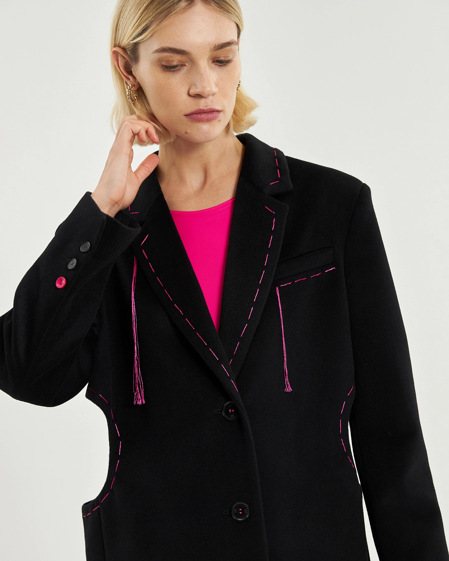 Coat with cutouts at the waist