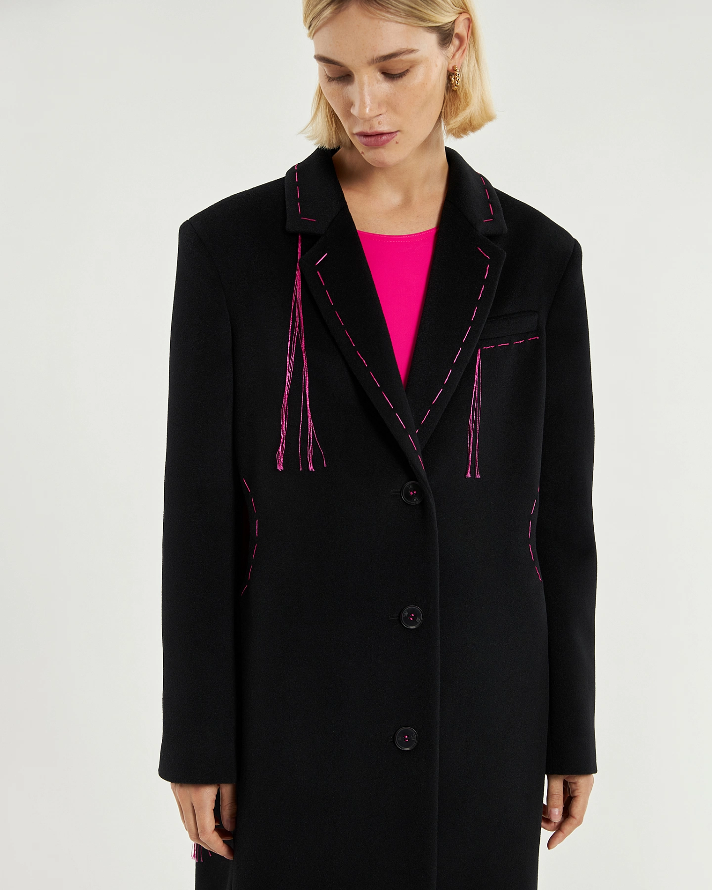 Coat with cutouts at the waist