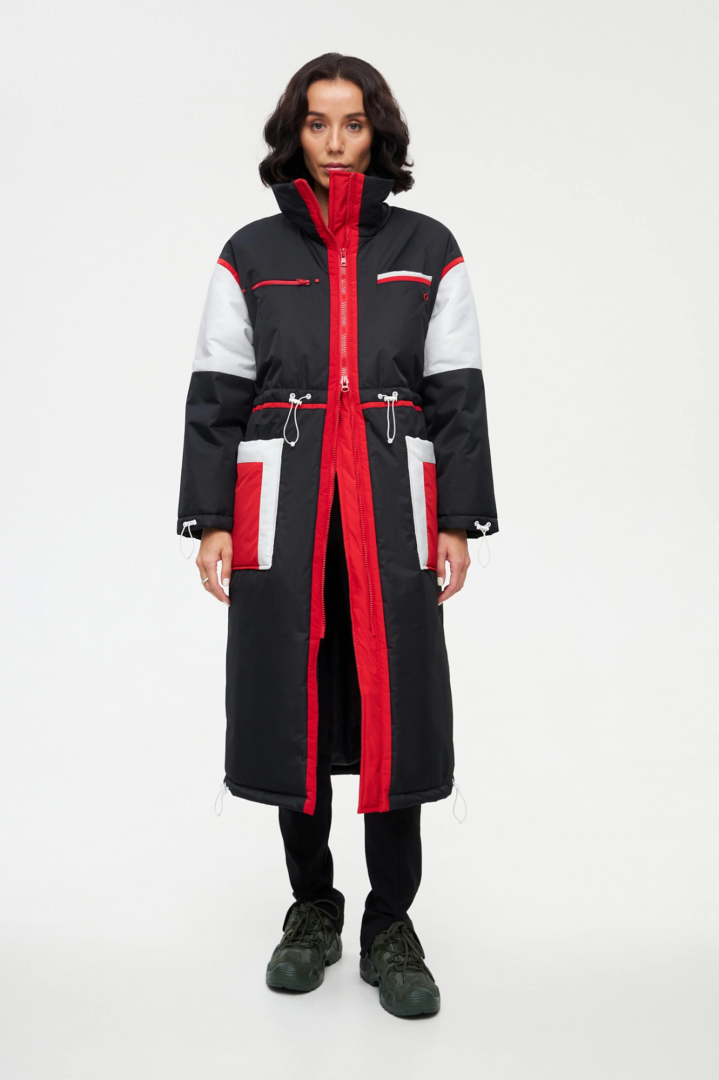 Комбинированное пальто с английским воротником из искусственного меха