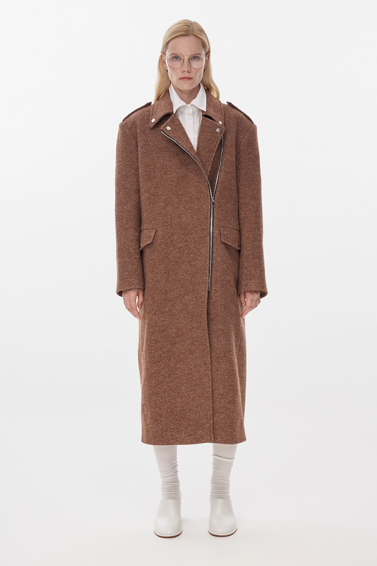 Biker coat with wide shoulder