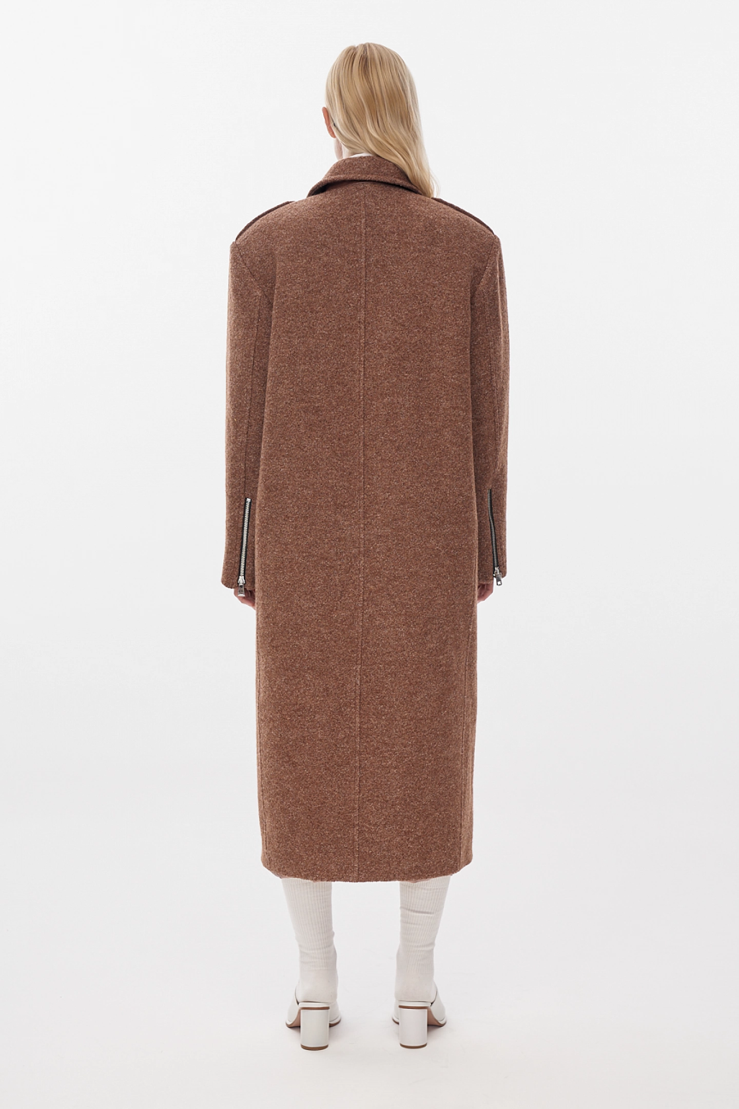 Biker coat with wide shoulder