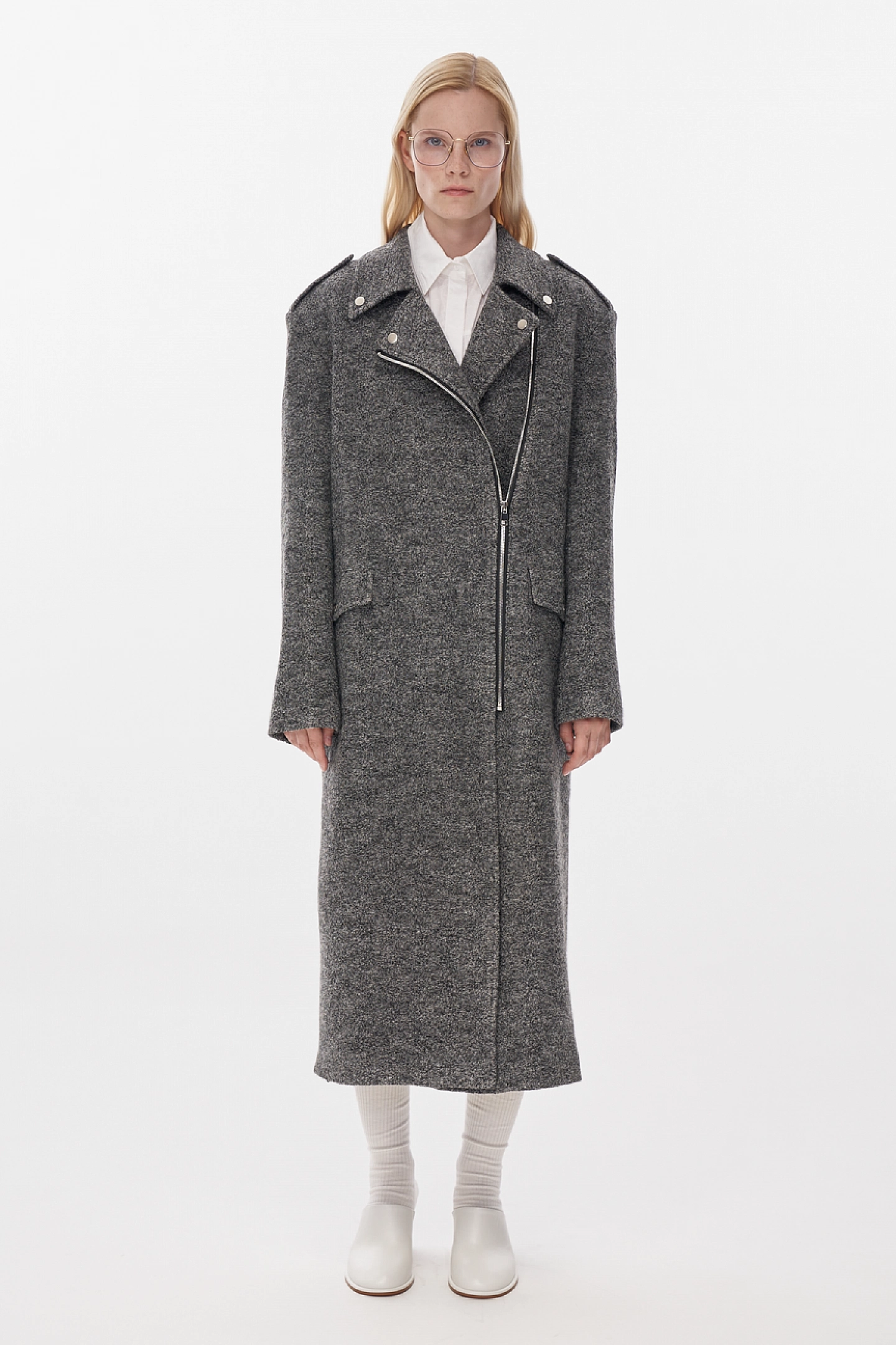 Пальто-косуха с широким плечом