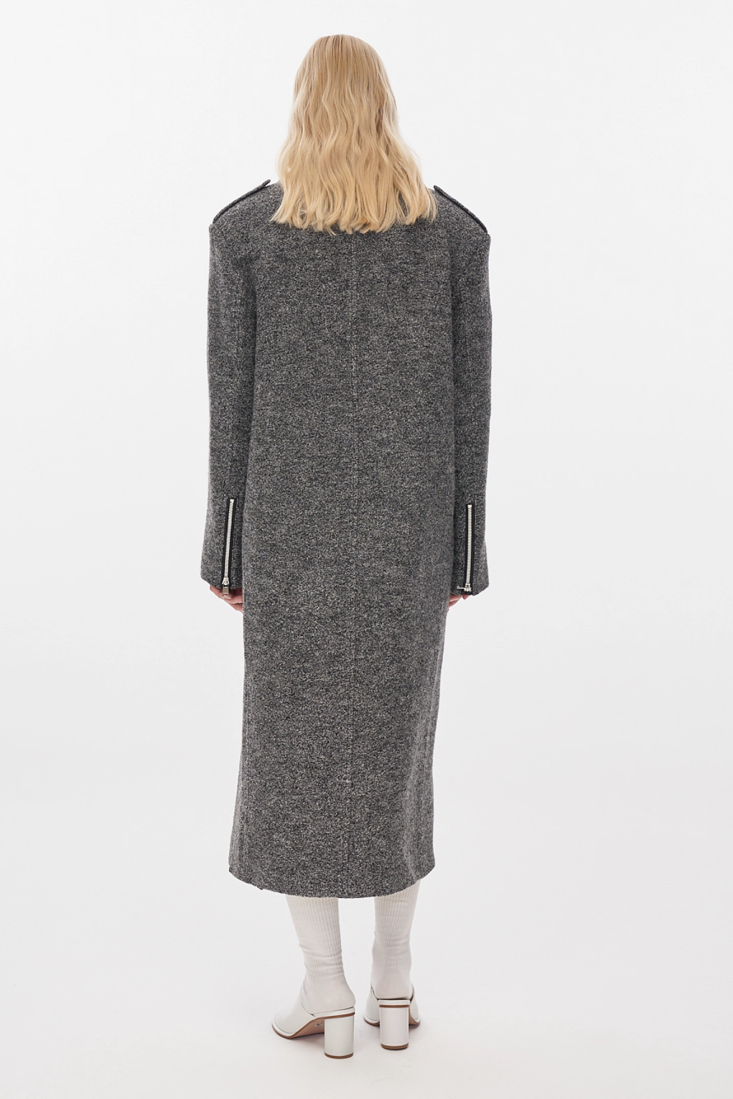 Пальто-косуха с широким плечом