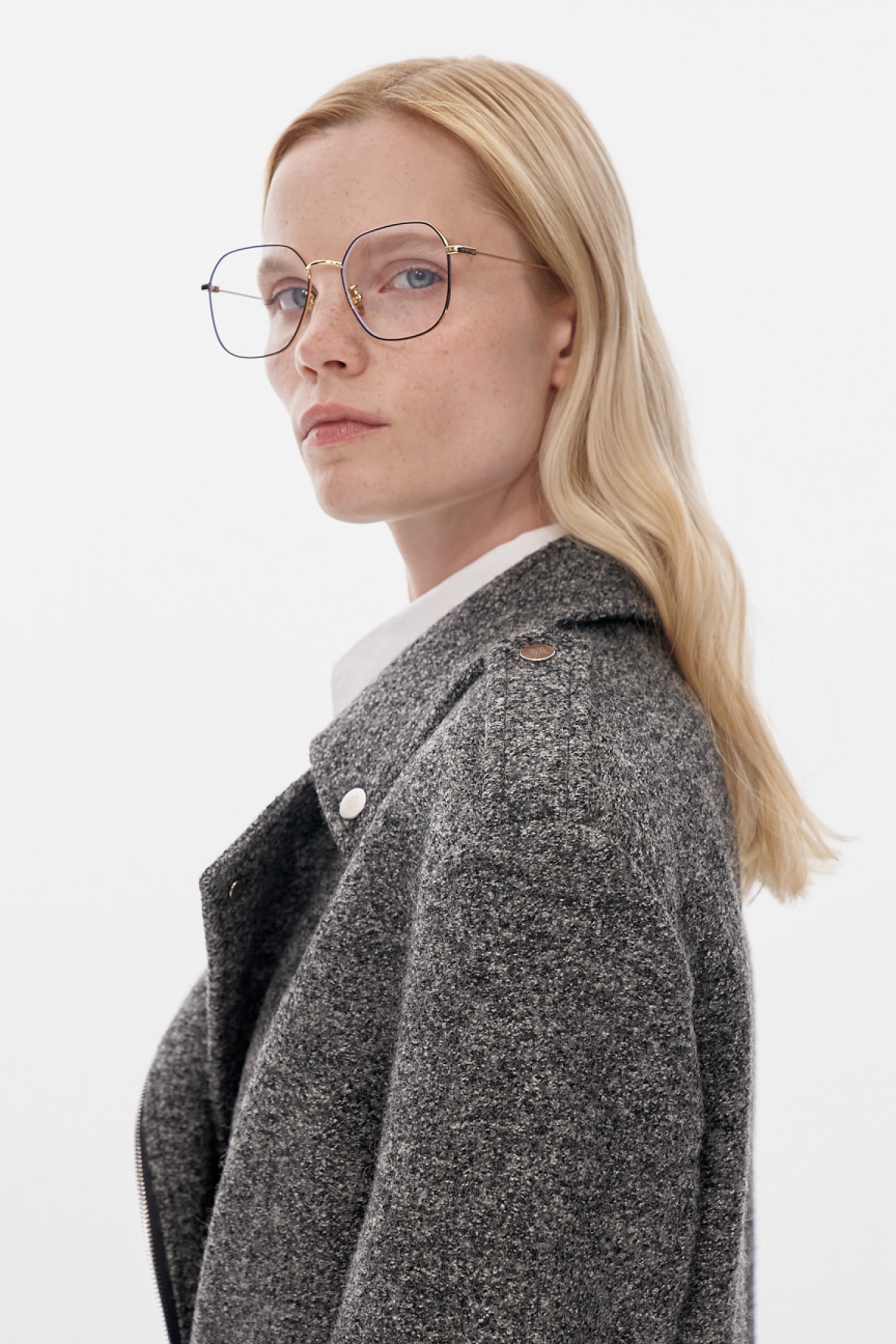 Пальто-косуха с широким плечом