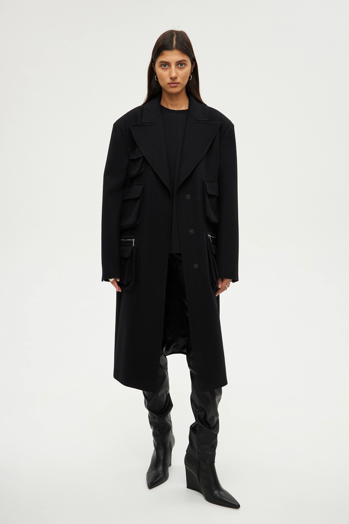 Пальто мужского кроя с объёмными карманами