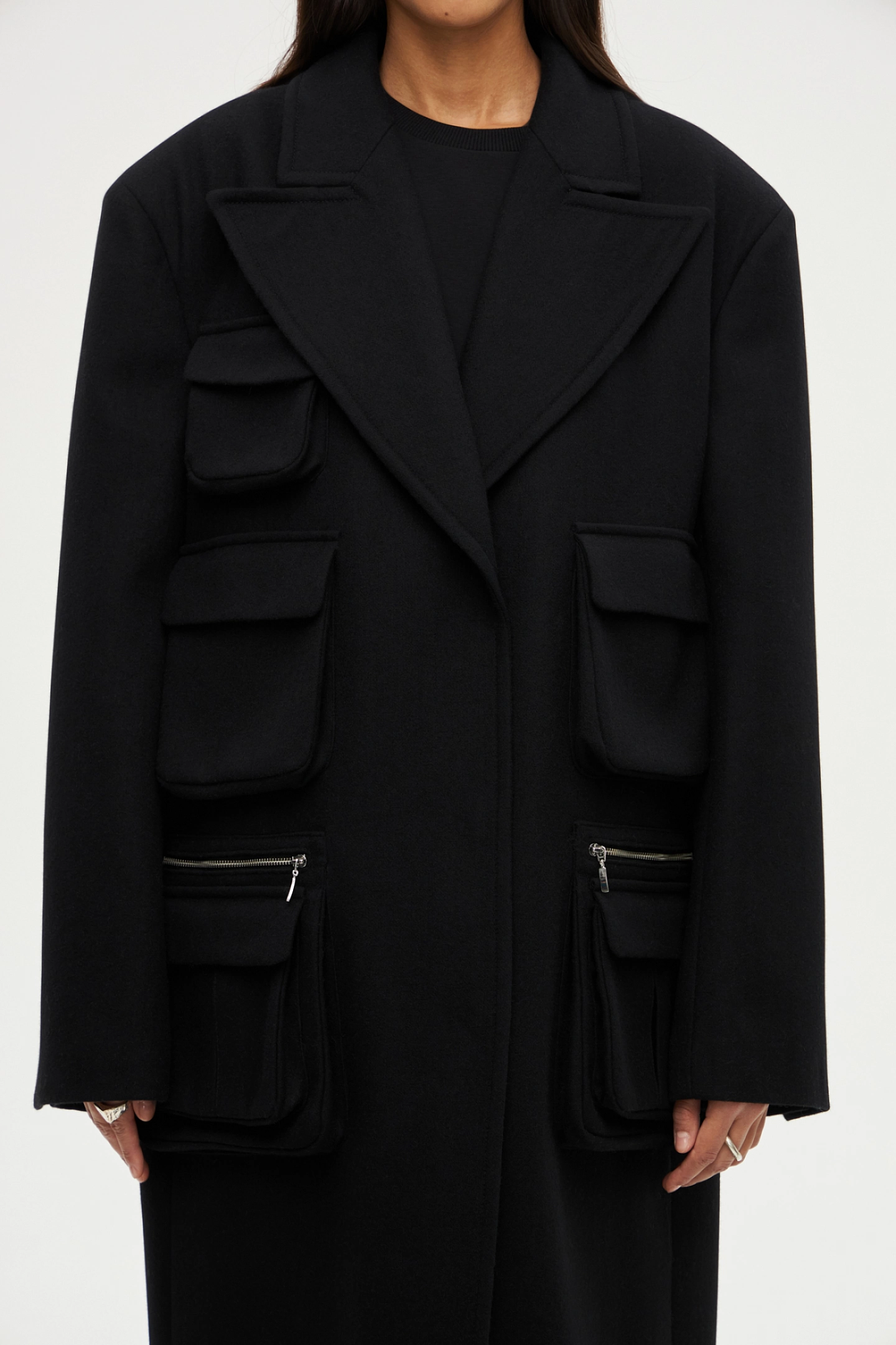 Пальто мужского кроя с объёмными карманами