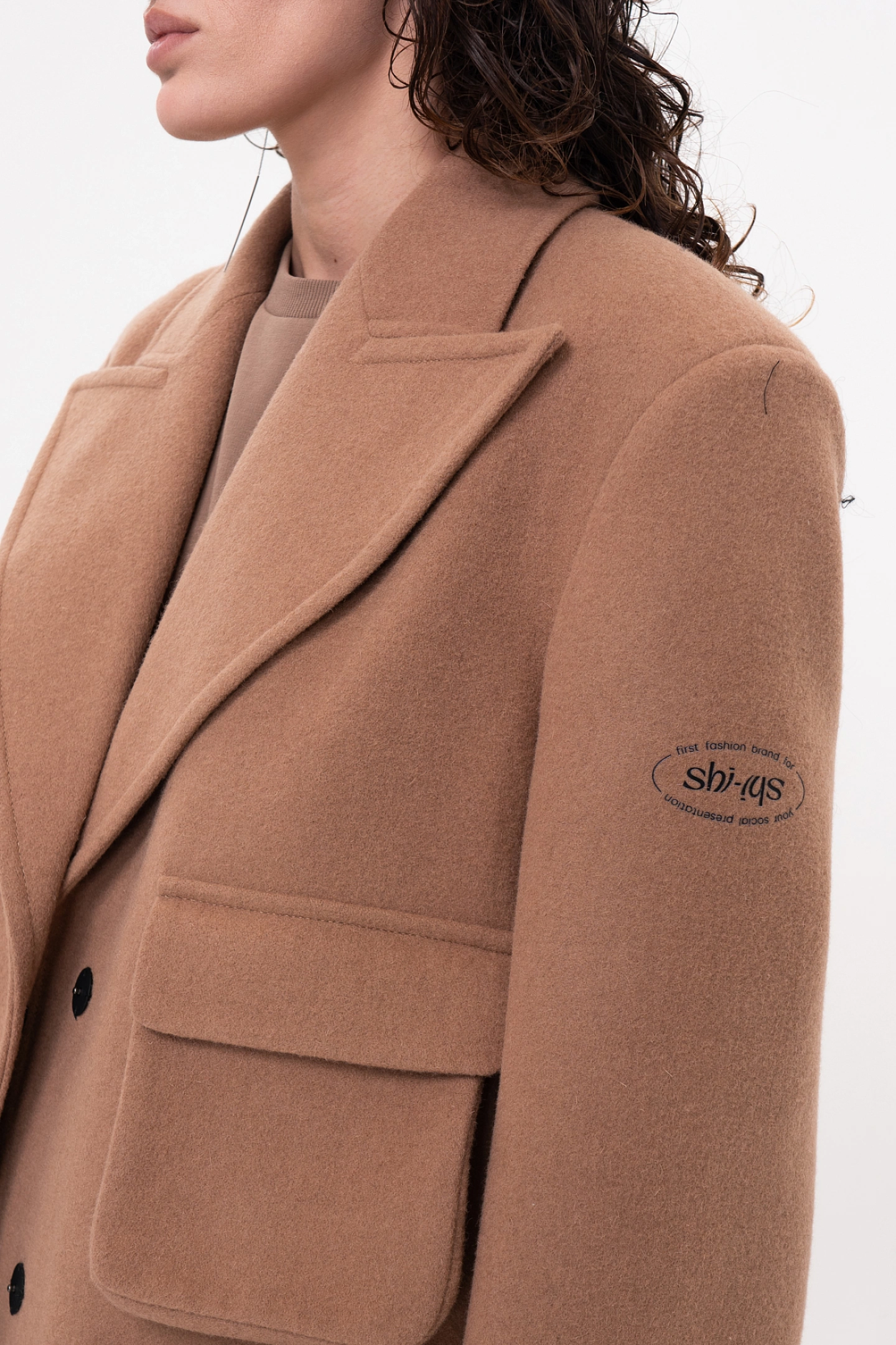 Men's cut coat with voluminous pockets