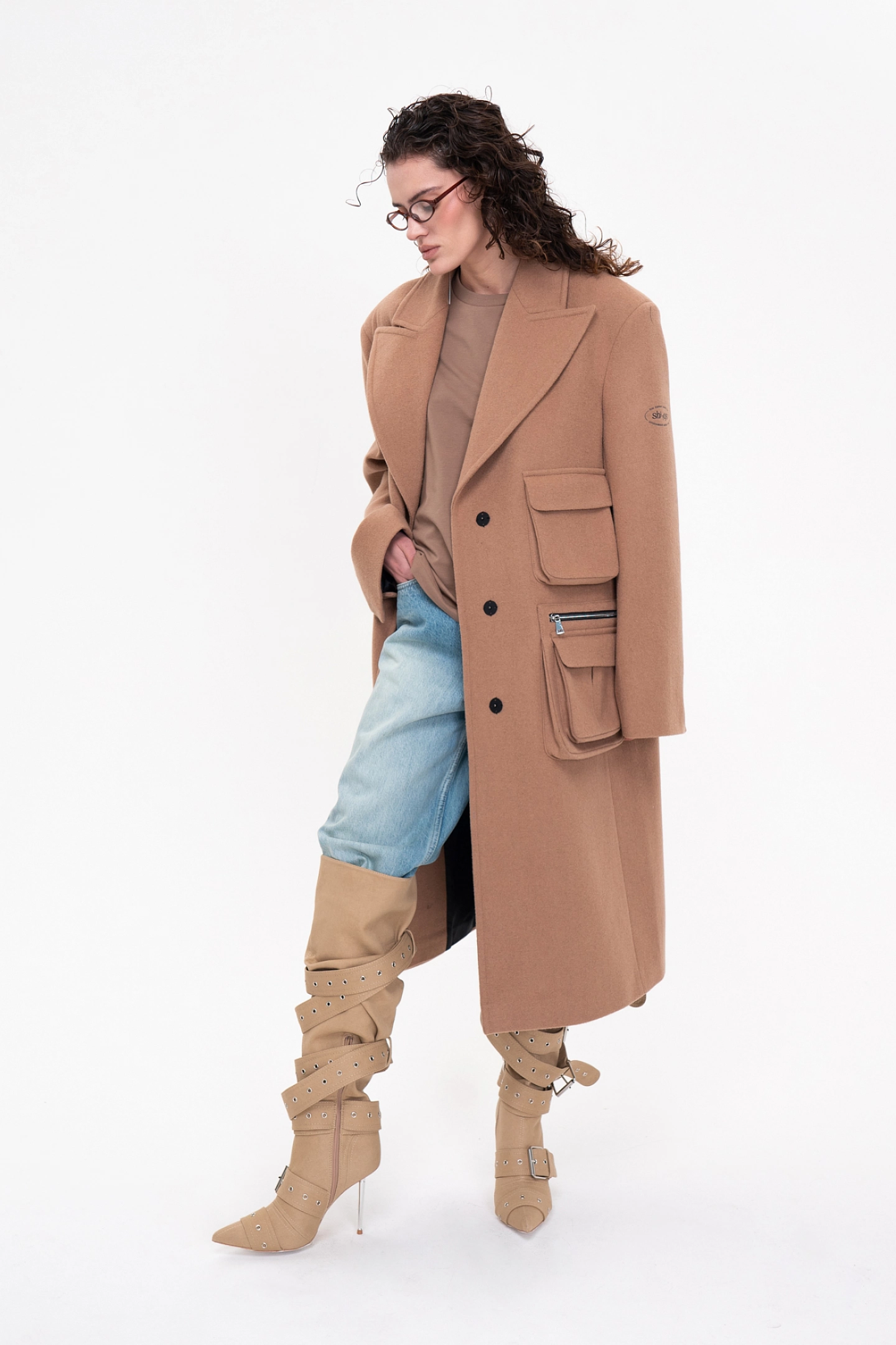 Men's cut coat with voluminous pockets