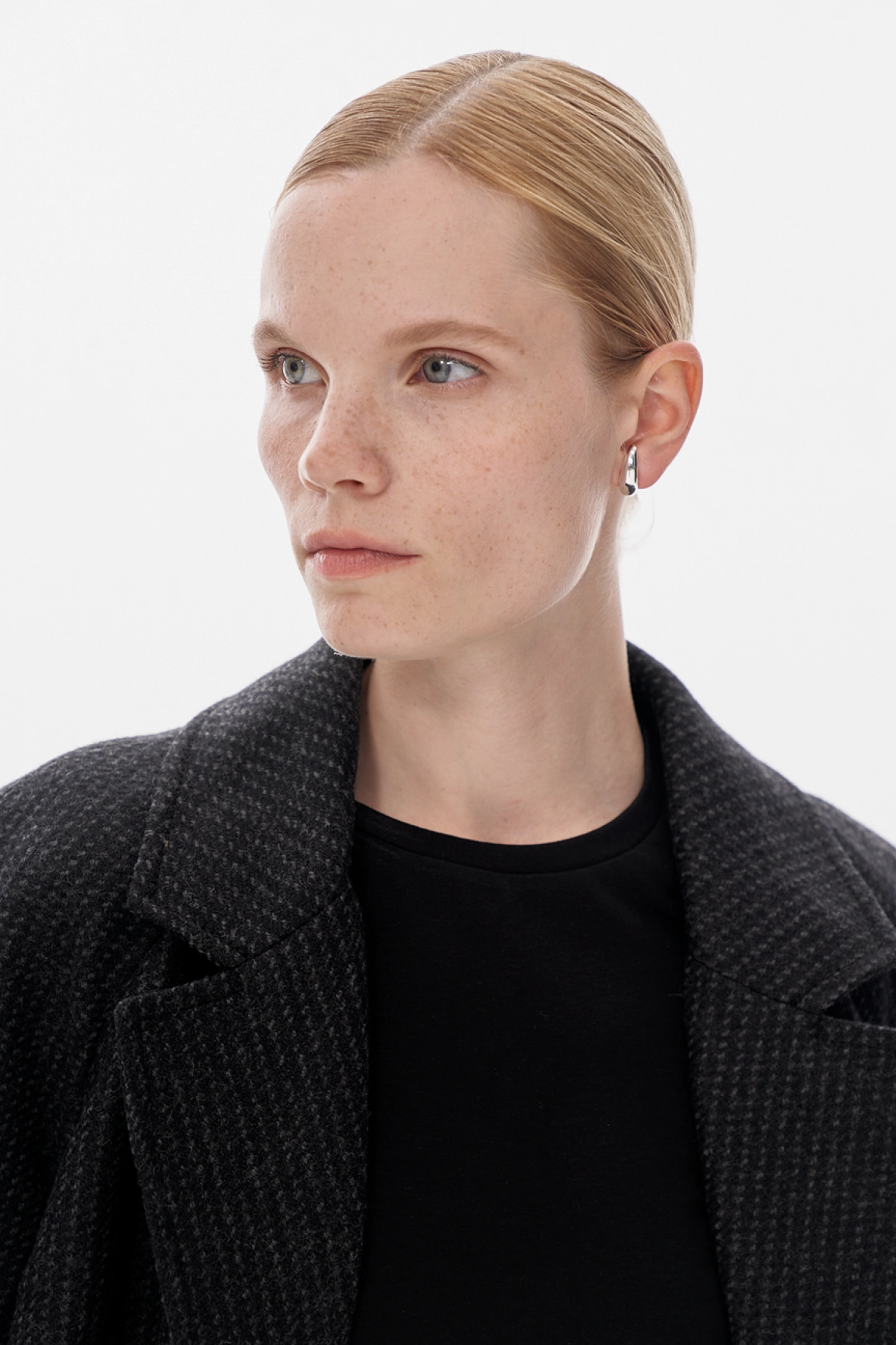 Raglan coat with yokes