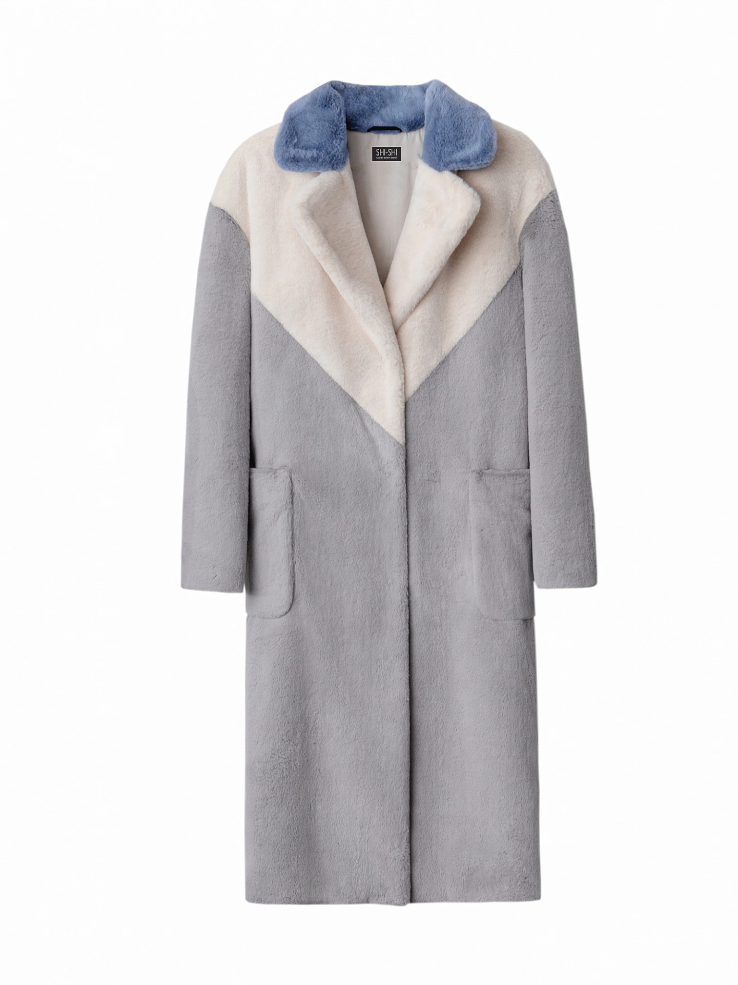 Меховое пальто с накладными карманами