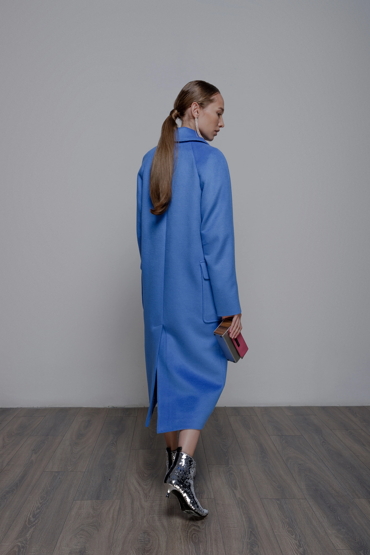 Пальто реглан с накладными карманами