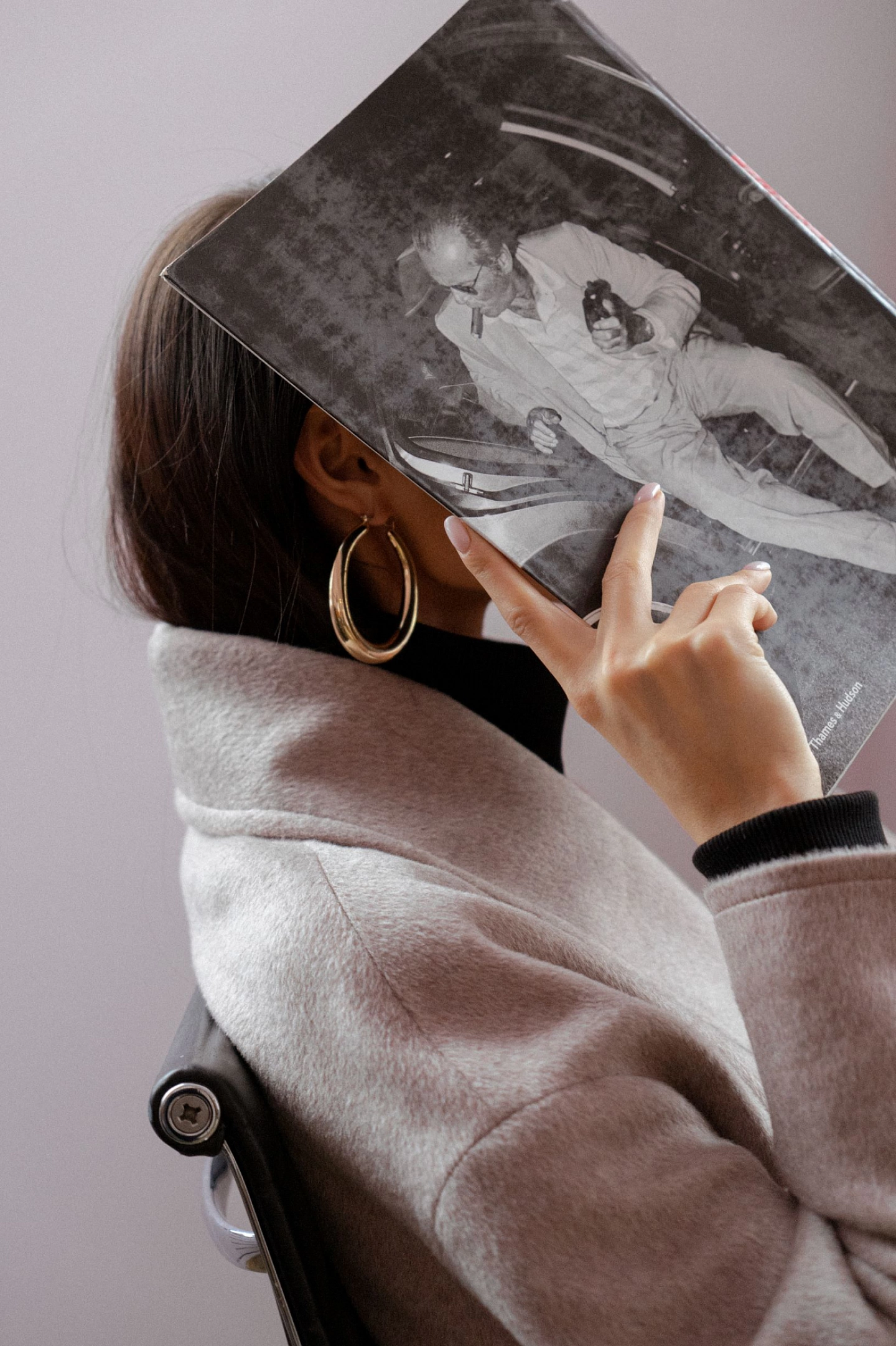 Пальто шаль со спущенным плечом