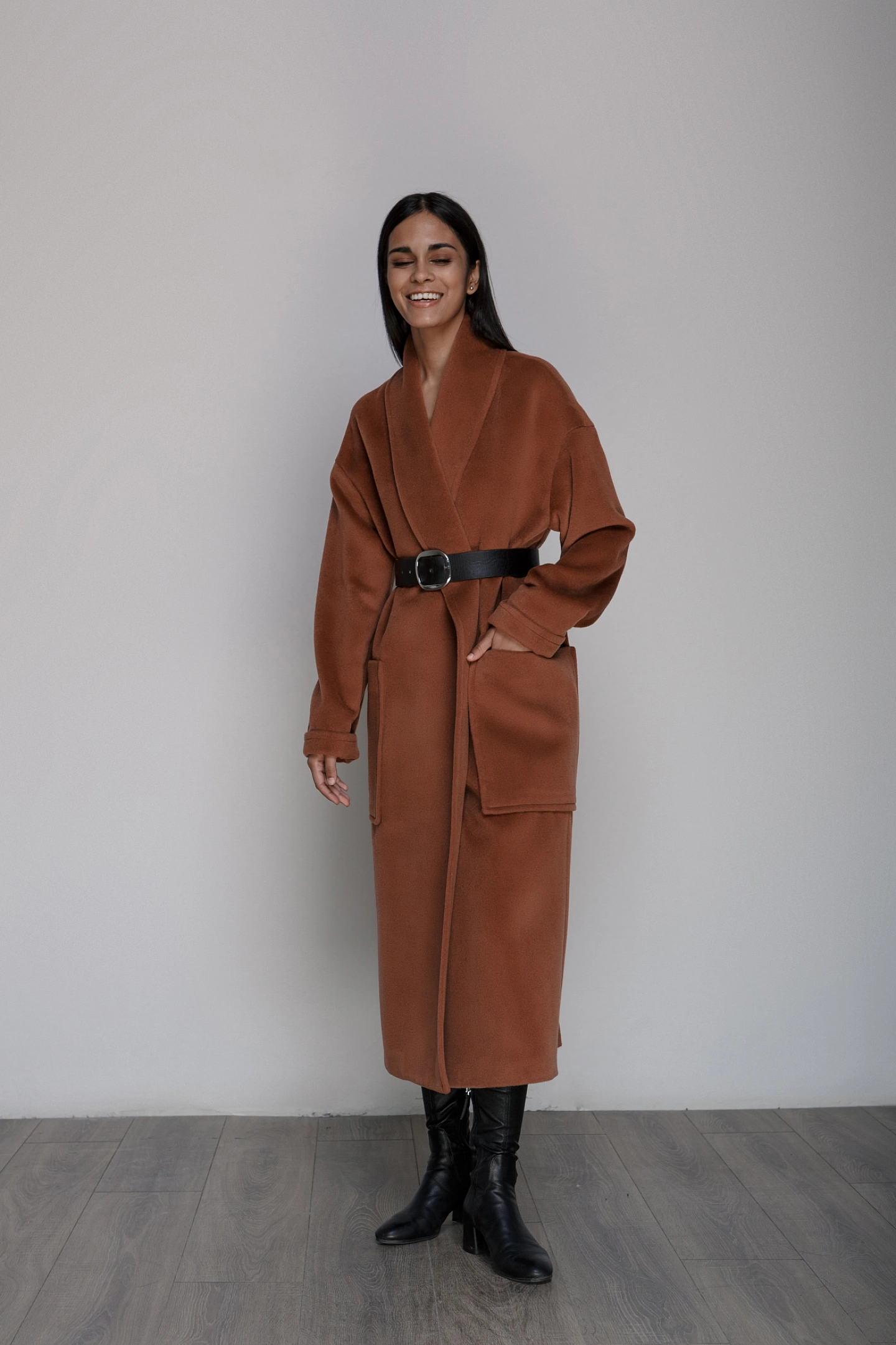 Пальто шаль со спущенным плечом