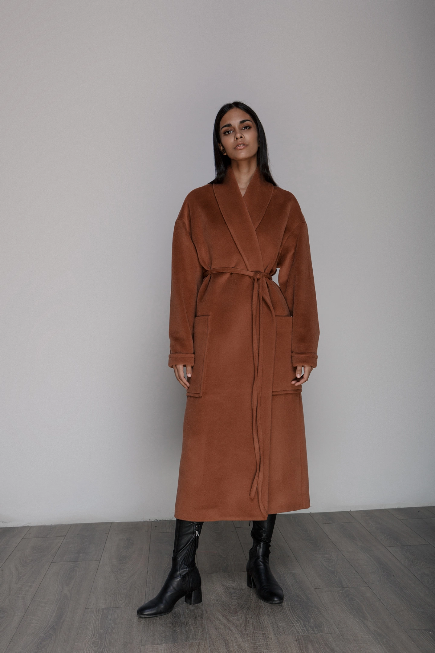 Пальто шаль со спущенным плечом