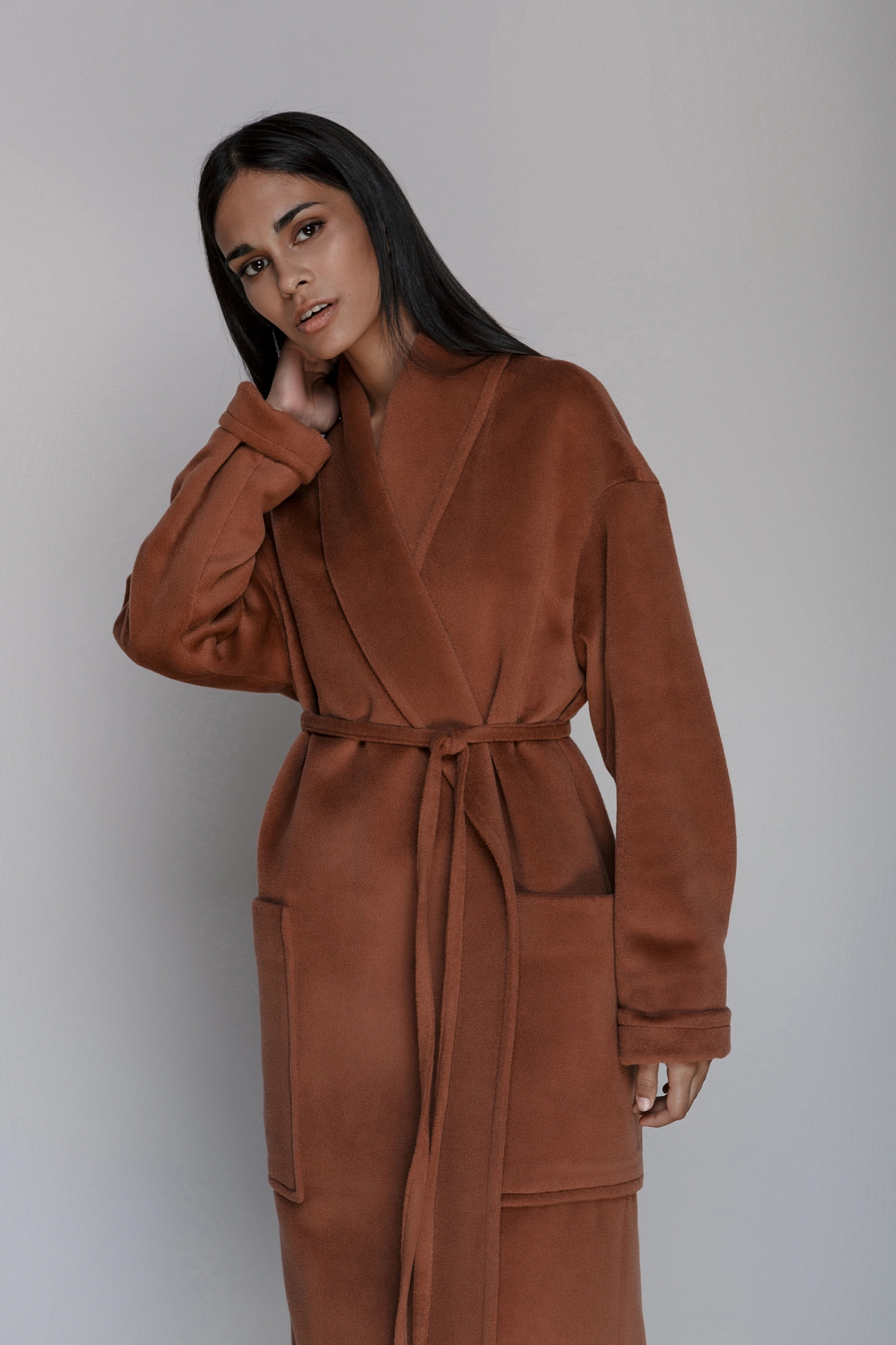 Пальто шаль со спущенным плечом