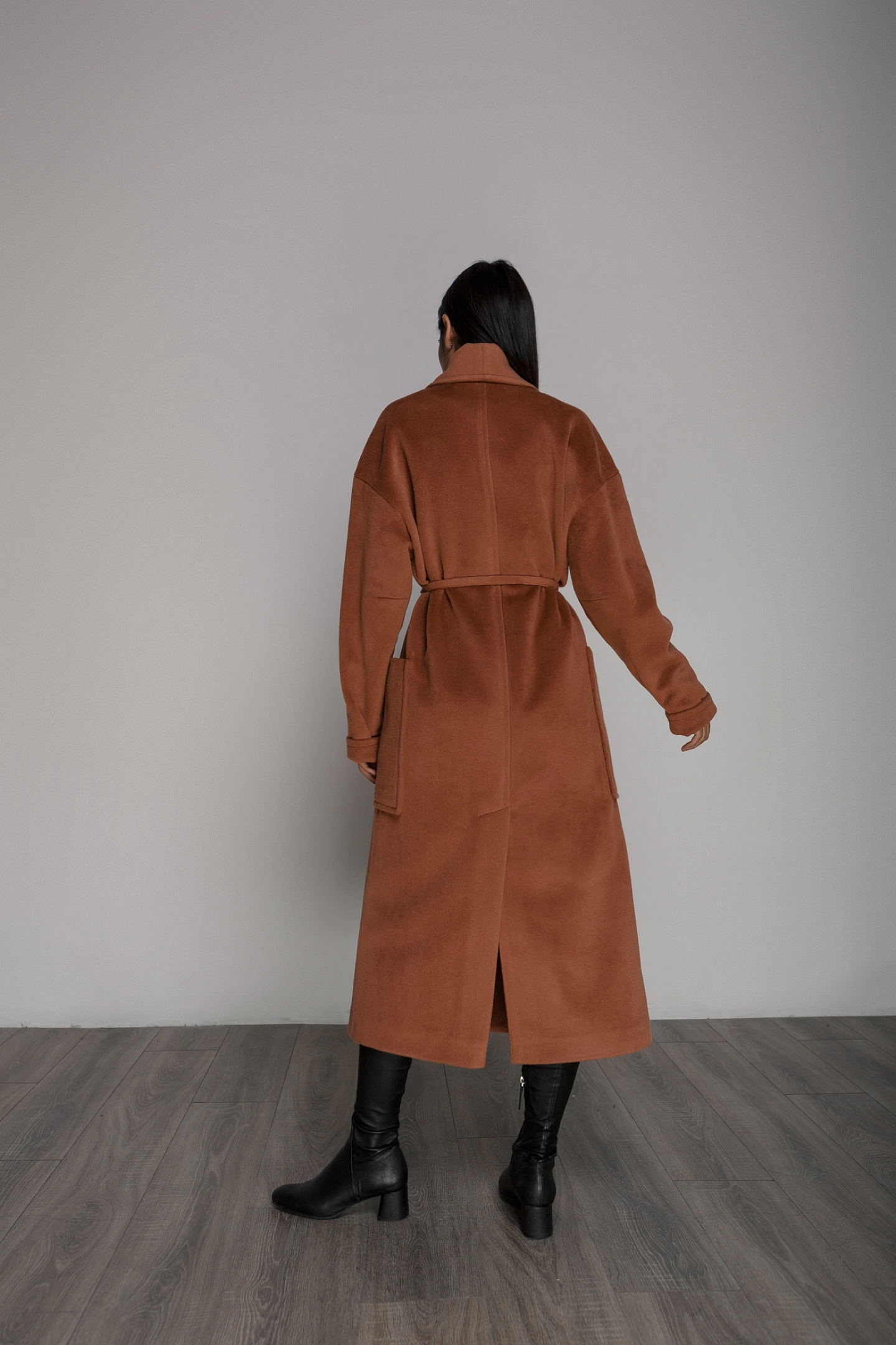 Пальто шаль со спущенным плечом