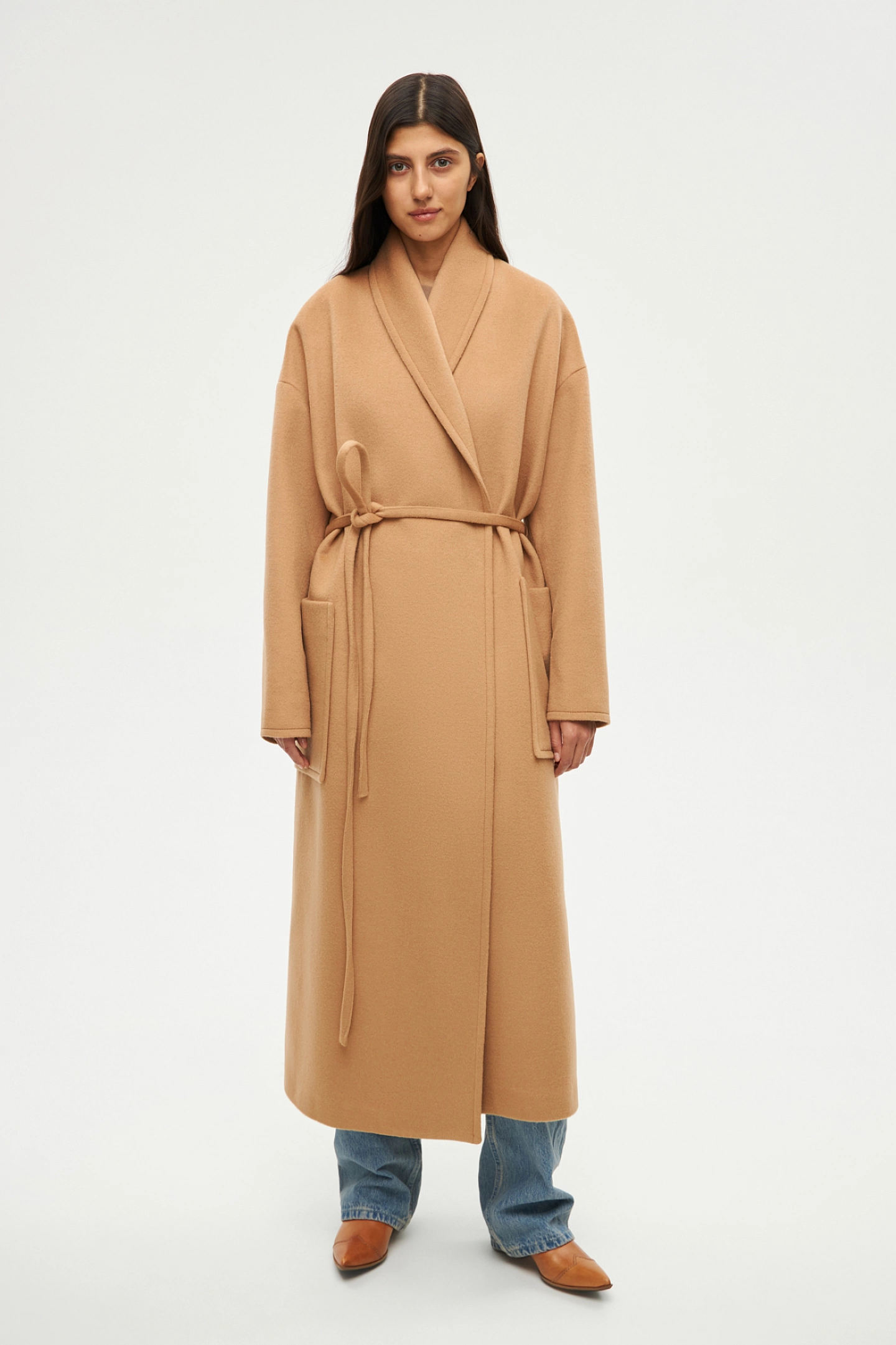 Пальто шаль со спущенным плечом