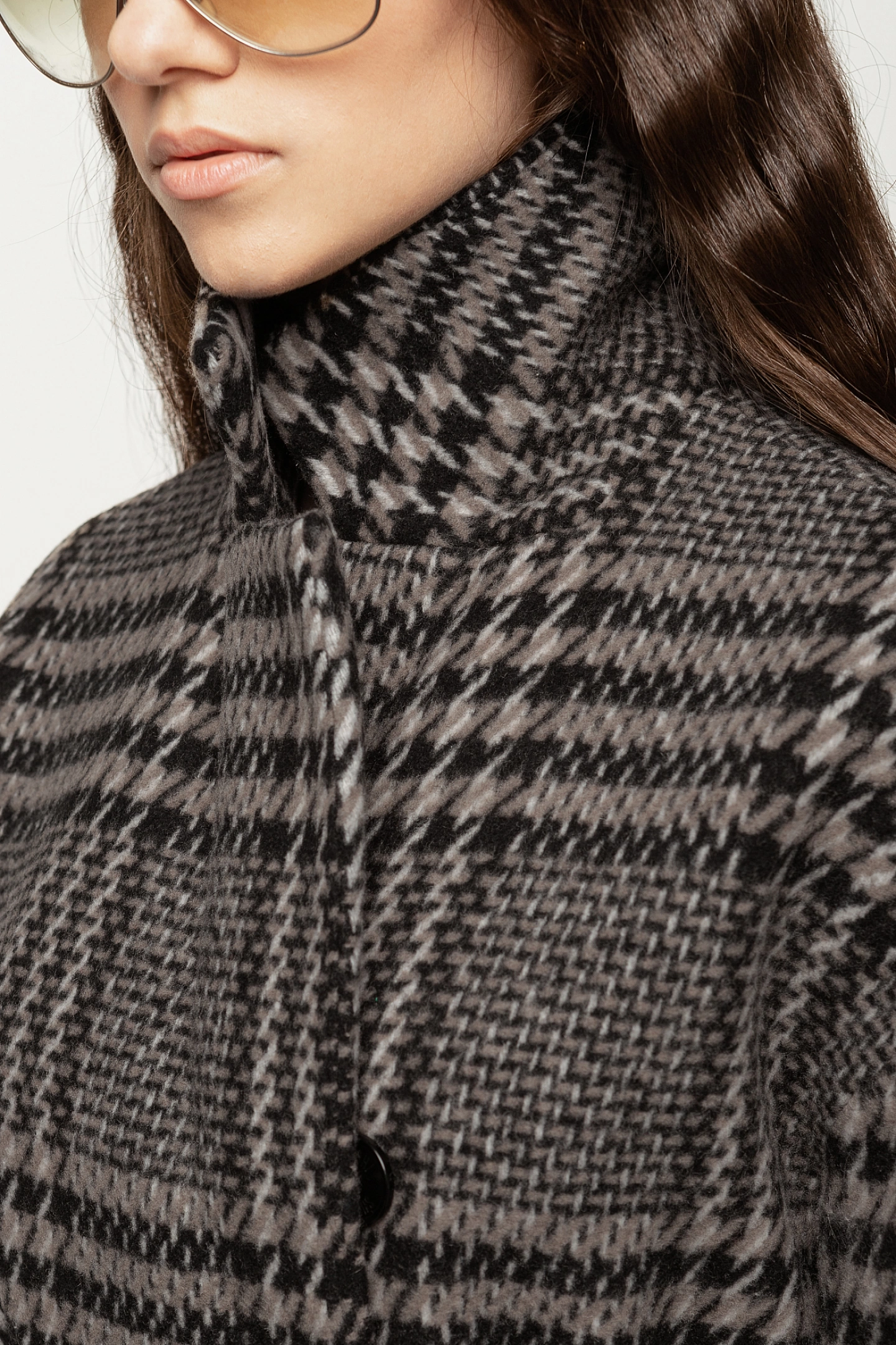 Пальто двубортное со спущенным плечом