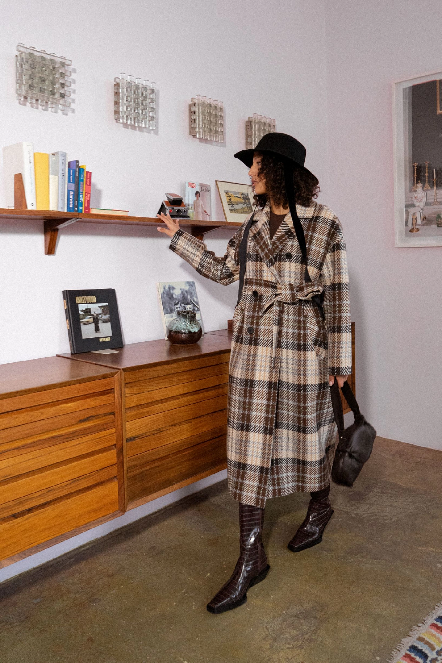 Пальто двубортное со спущенным плечом