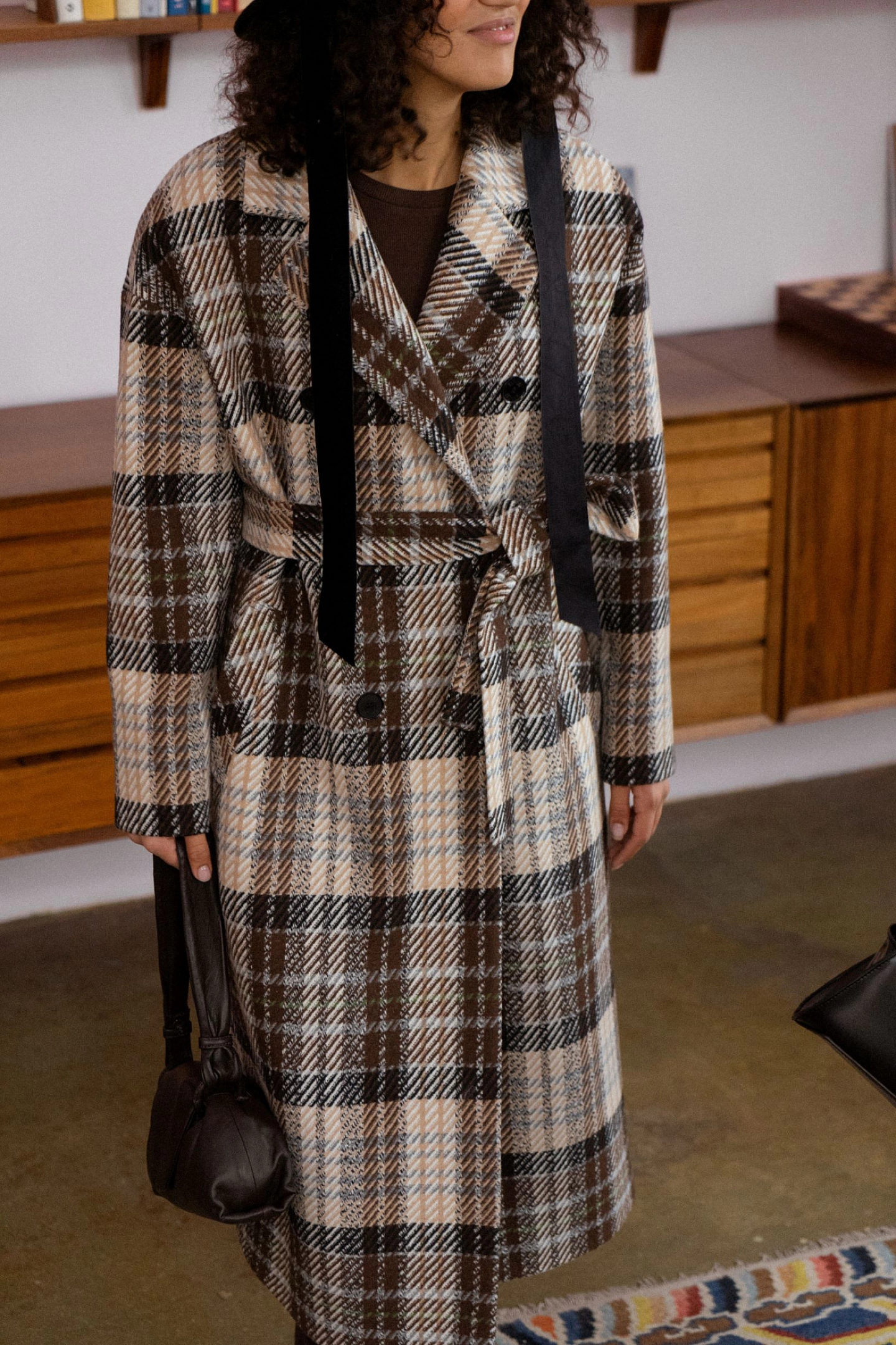 Пальто двубортное со спущенным плечом