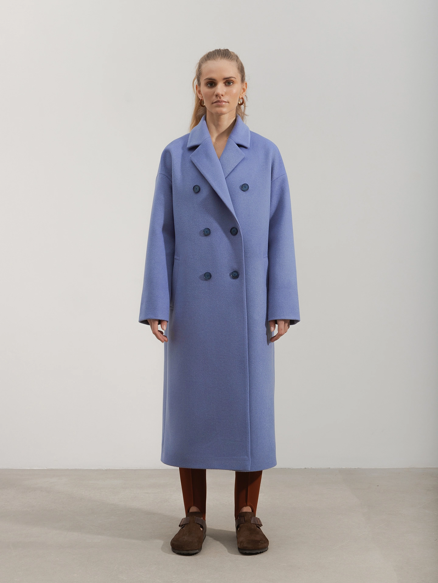 Пальто двубортное со спущенным плечом