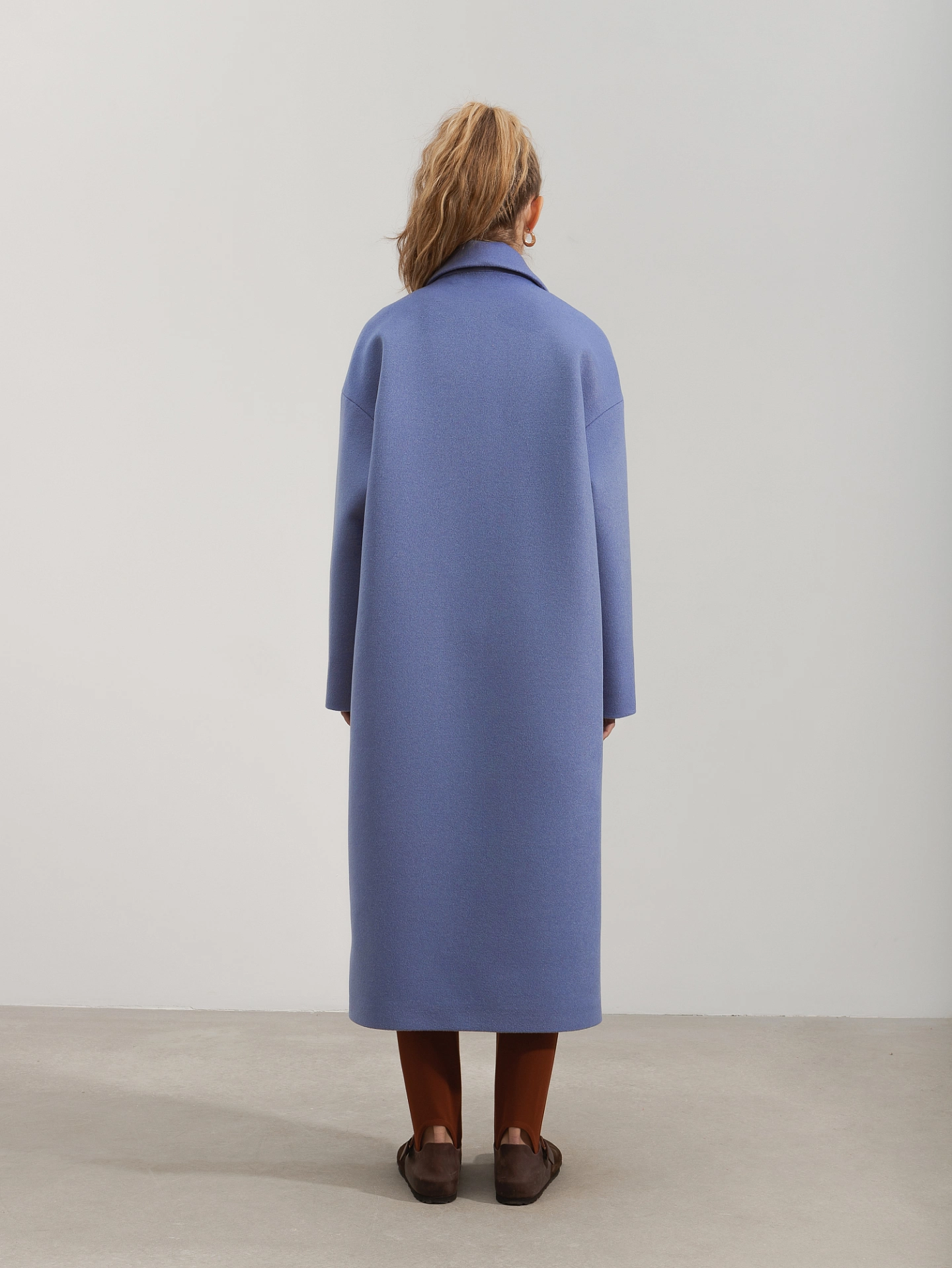 Пальто двубортное со спущенным плечом